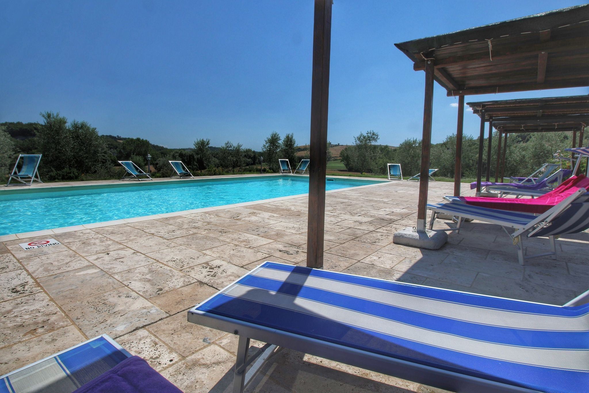Vintage Farmhouse in Asciano with Pool