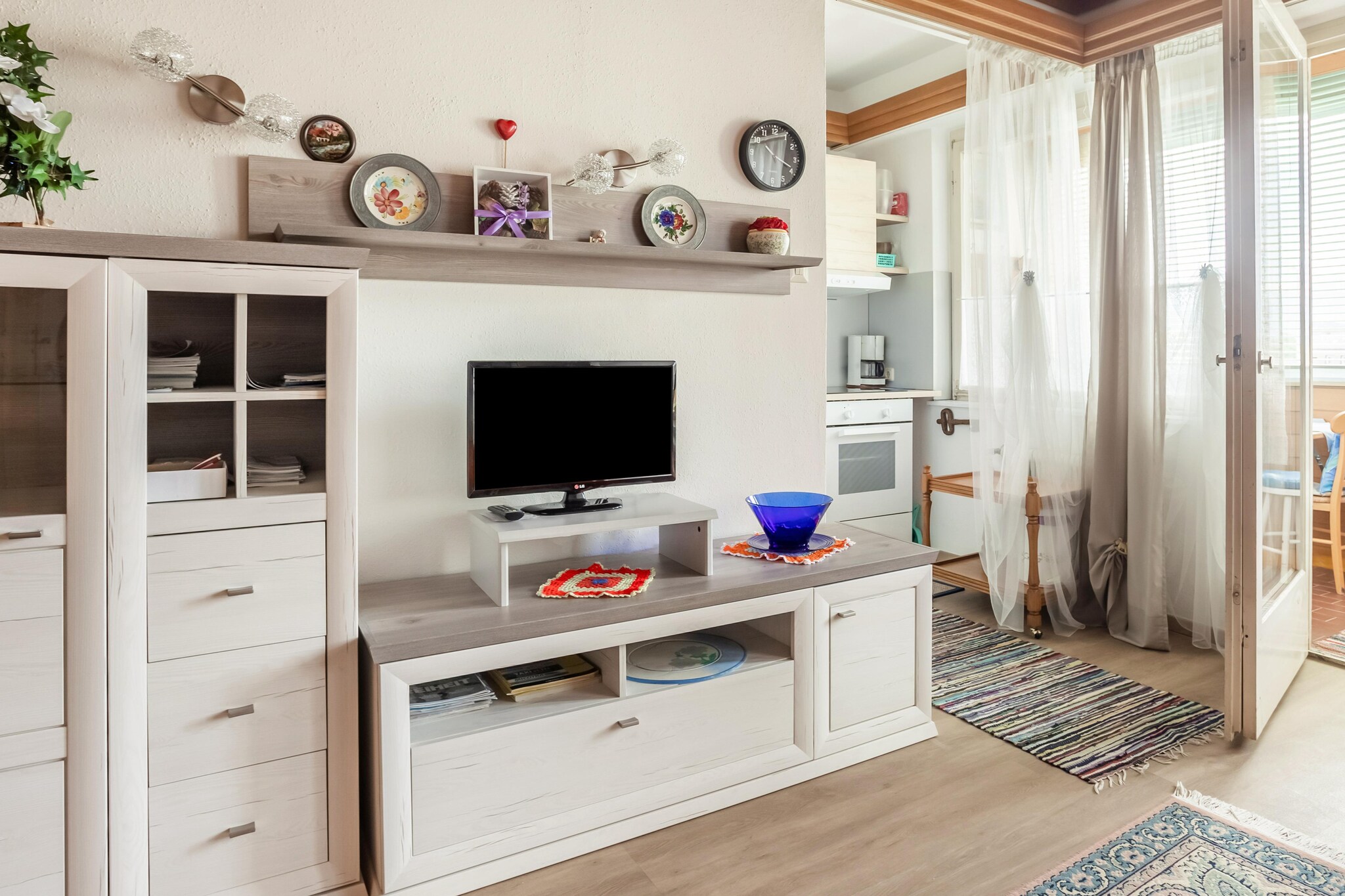 On the 1st floor: (hallway, Living room(single sofa bed, TV(satellite), radio), Kitchen(cooker(4 ring stoves), oven, microwave, fridge-freezer), bedroom(double bed), bathroom(shower, washbasin, toilet))\n\nconservatory/veranda, patio, heating(central), garden furniture, 2x parking, lift