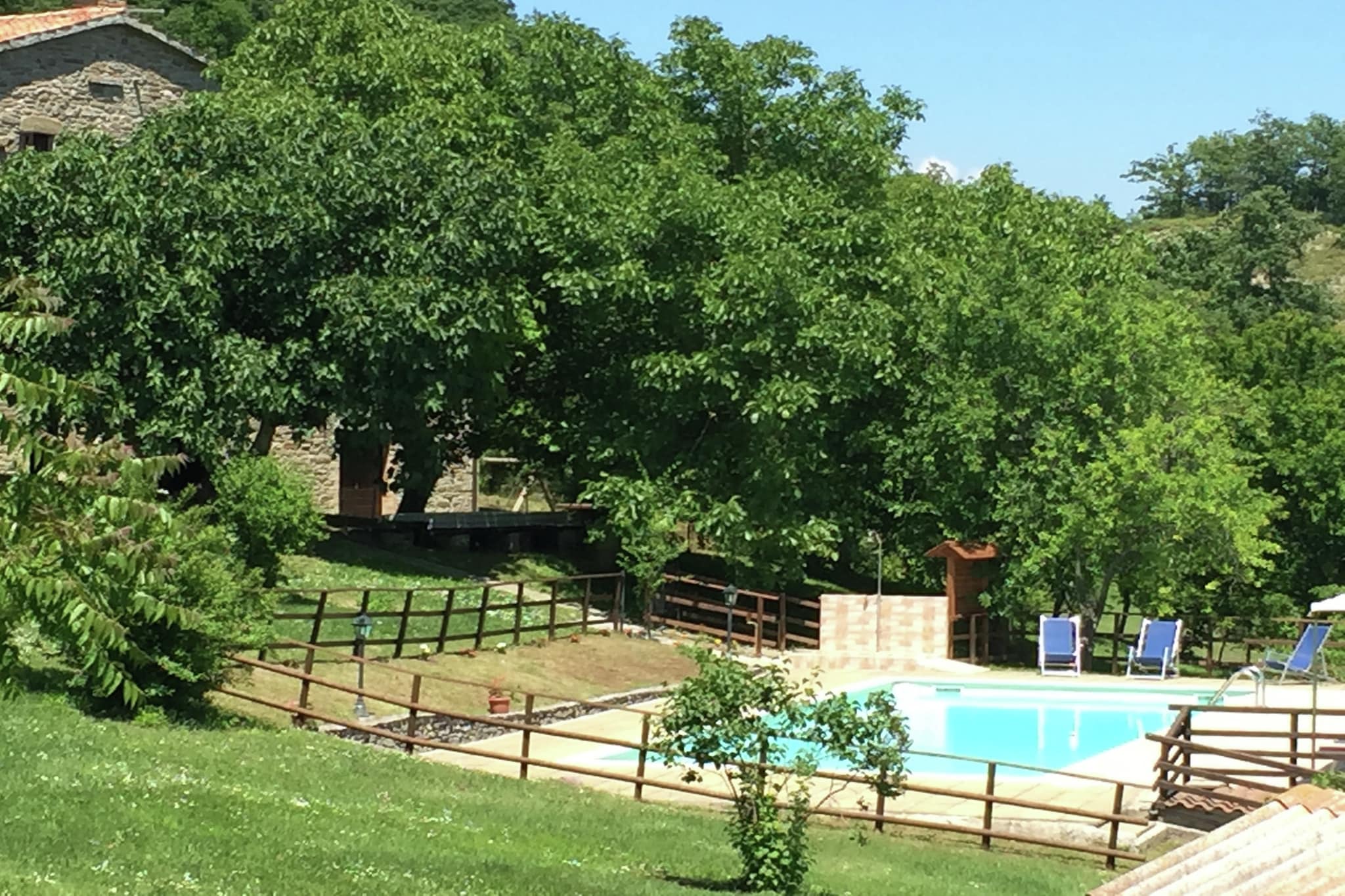 Ferme à Apecchio avec piscine, patio, jardin, barbecue