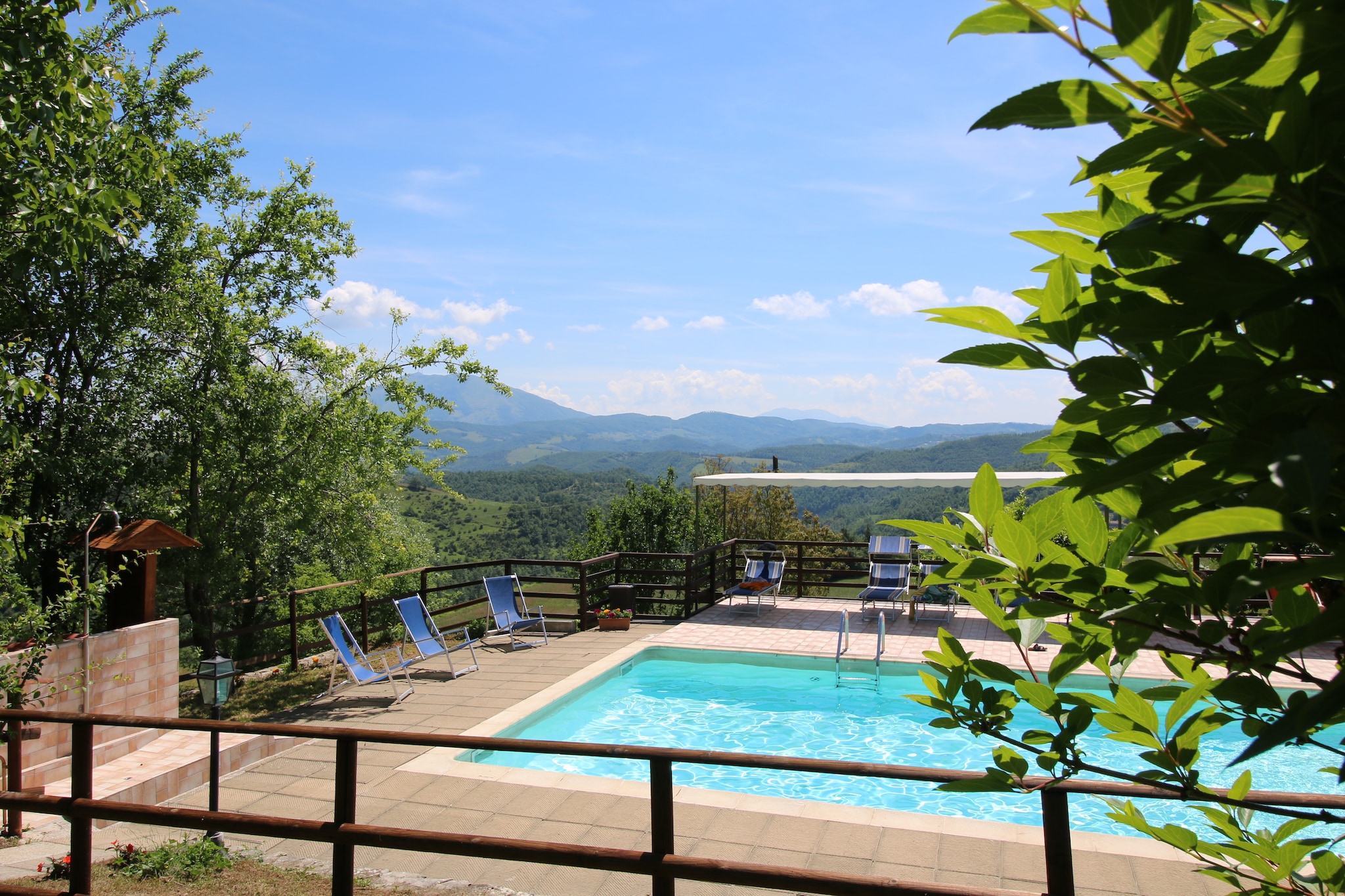 Ferme à Apecchio avec piscine, patio, jardin, barbecue