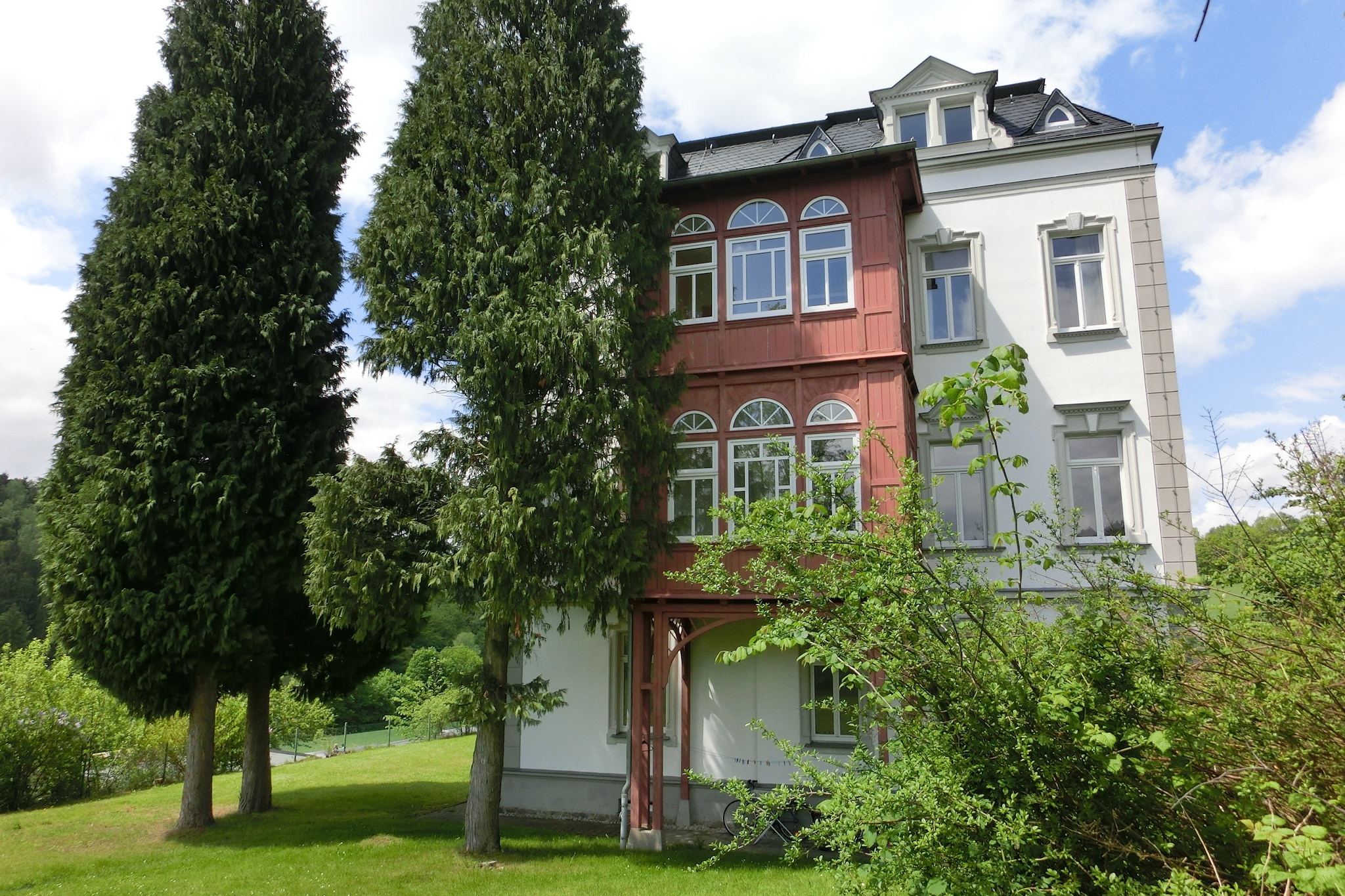 Moderne Villa in Borstendorf mit Park