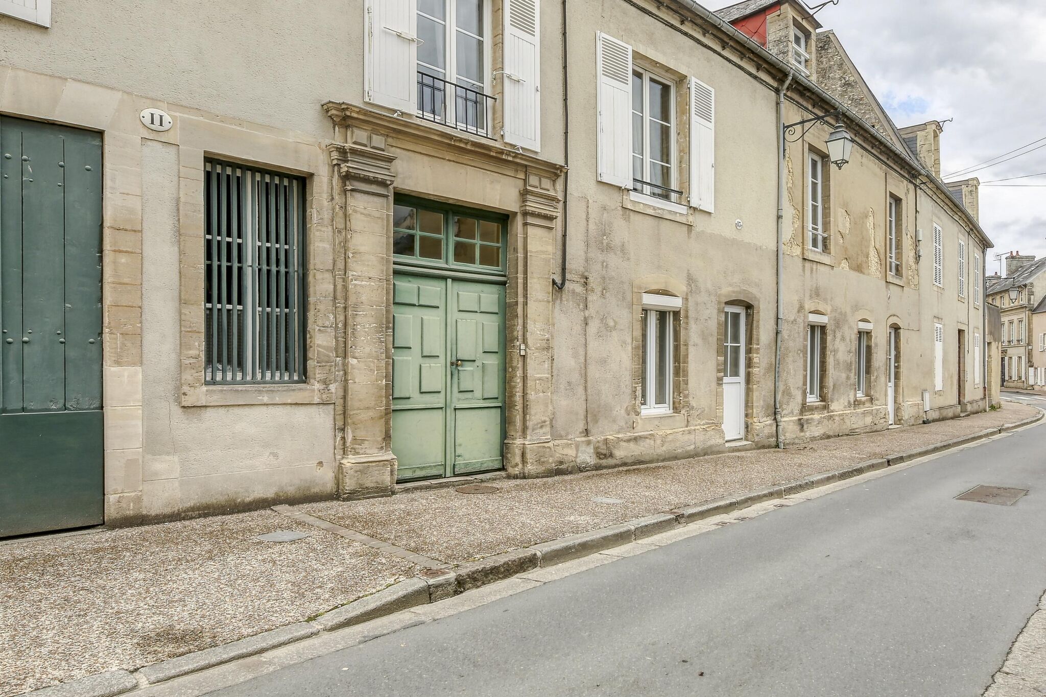 Apartment on the first floor in the heart of Bayeux, free parking 150 meters