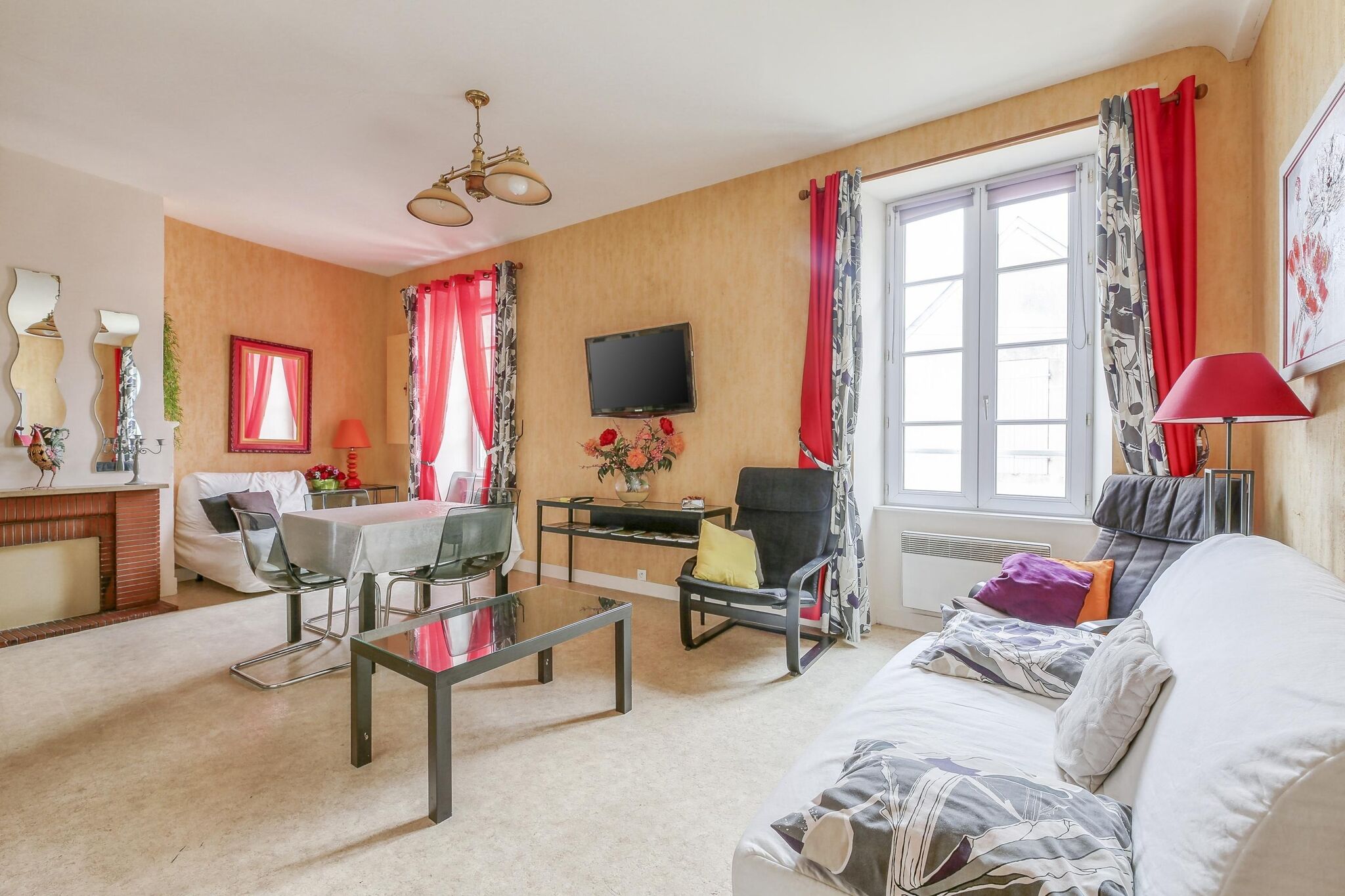Apartment on the first floor in the heart of Bayeux, free parking 150 meters