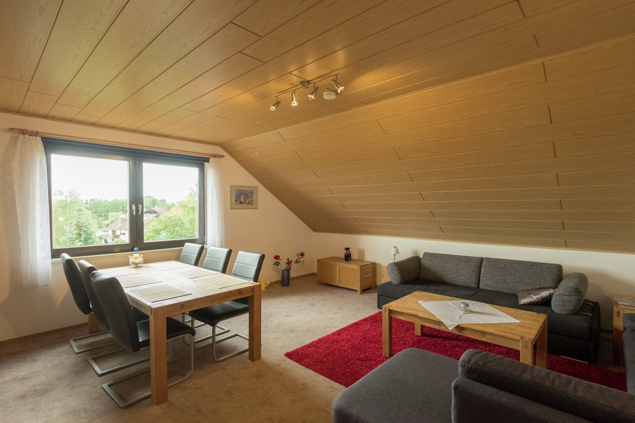 Spend a relaxing vacation in this charming 2-bedroom apartment in Bad Grund, perfect for a family of five. Located on the edge of a forest, the south-west facing apartment features a private terrace with barbecue facilities and a garden with beautiful views. Central heating and a cozy living room make it ideal for unwinding indoors, while kids can enjoy table tennis on the terrace.
Enjoy skiing nearby at the Hahnenklee slopes or explore the scenic meadows and fields with walks through the Harz Nature Park and Hübichstein Arboretum. Discover local attractions such as the Iberger stalactite caves (5 km), Clock Museum (3 km), Mining Museum (5 km), and mini golf (3 km). Supermarkets and restaurants are conveniently located just 2 km away.
Additional amenities include a cot, high chair, parking, and easy access to public transport just 500 meters away. The train station is 6 km from the apartment, and the nearest airport is 70 km, making this an excellent base for your family getaway in the Harz region.