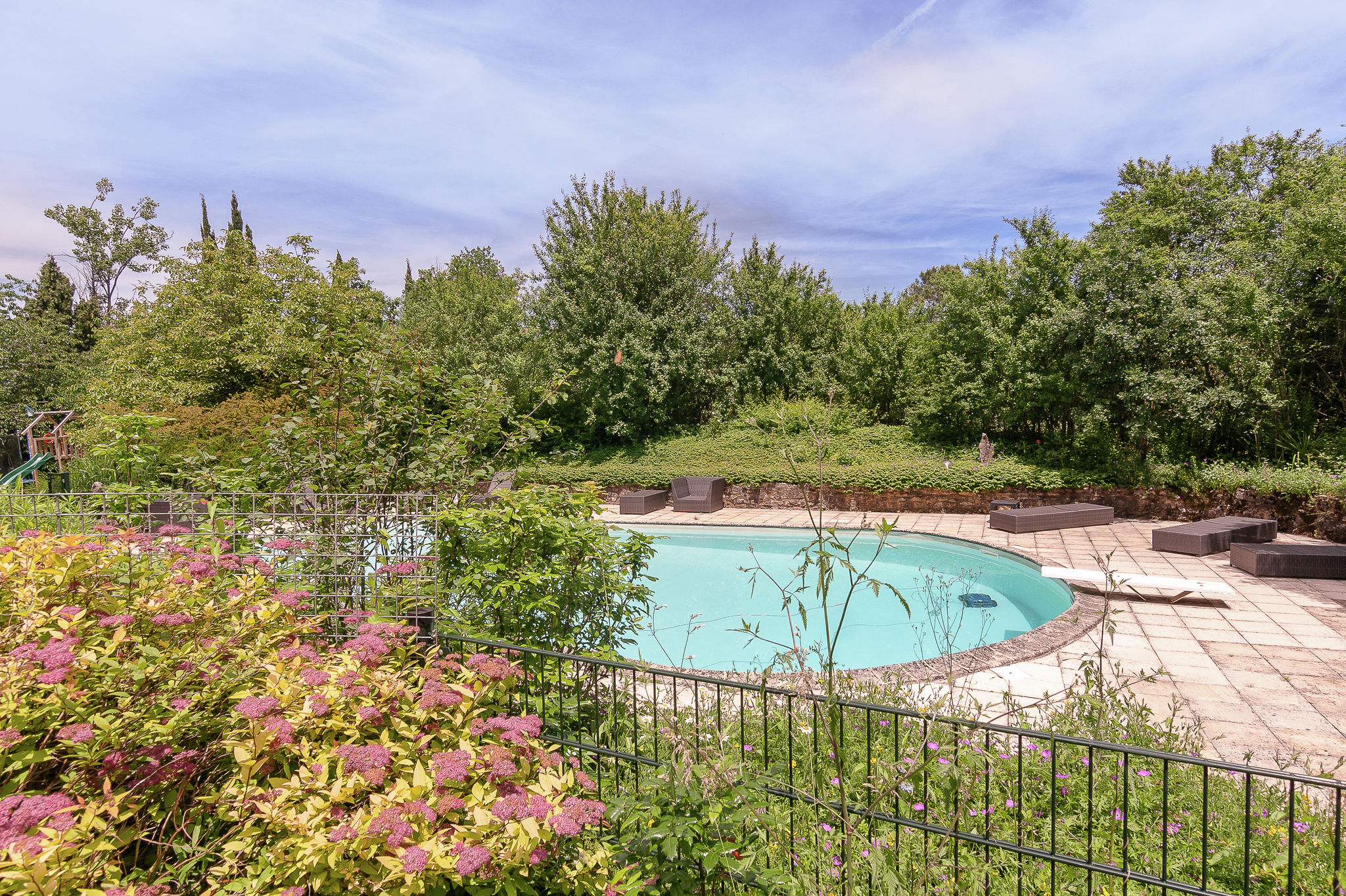 Family house in a fairytale hamlet with a beautiful swimming pool