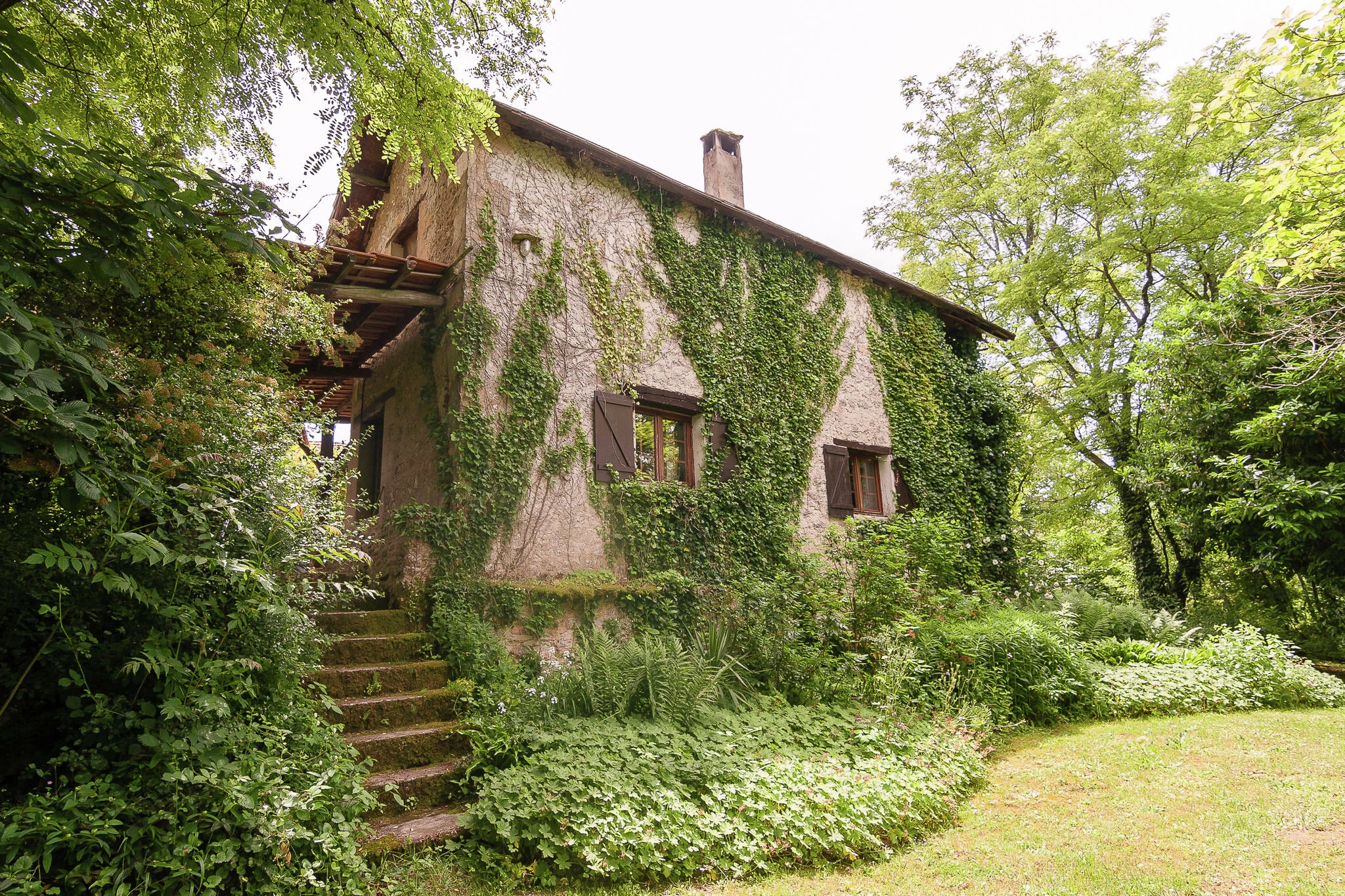 Ruhiges Ferienhaus in Aquitanien mit möblierter Terrasse