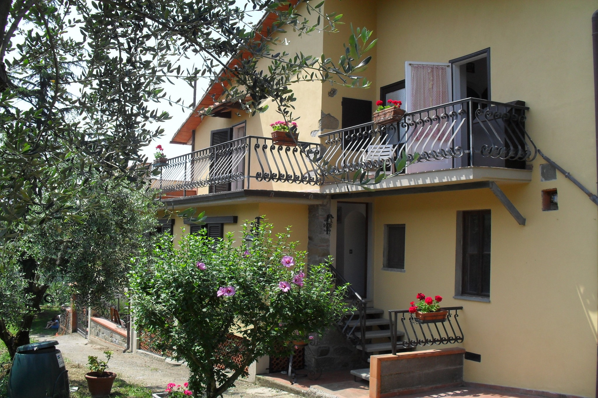 Appartamento Marliana-Außenbereich Sommer