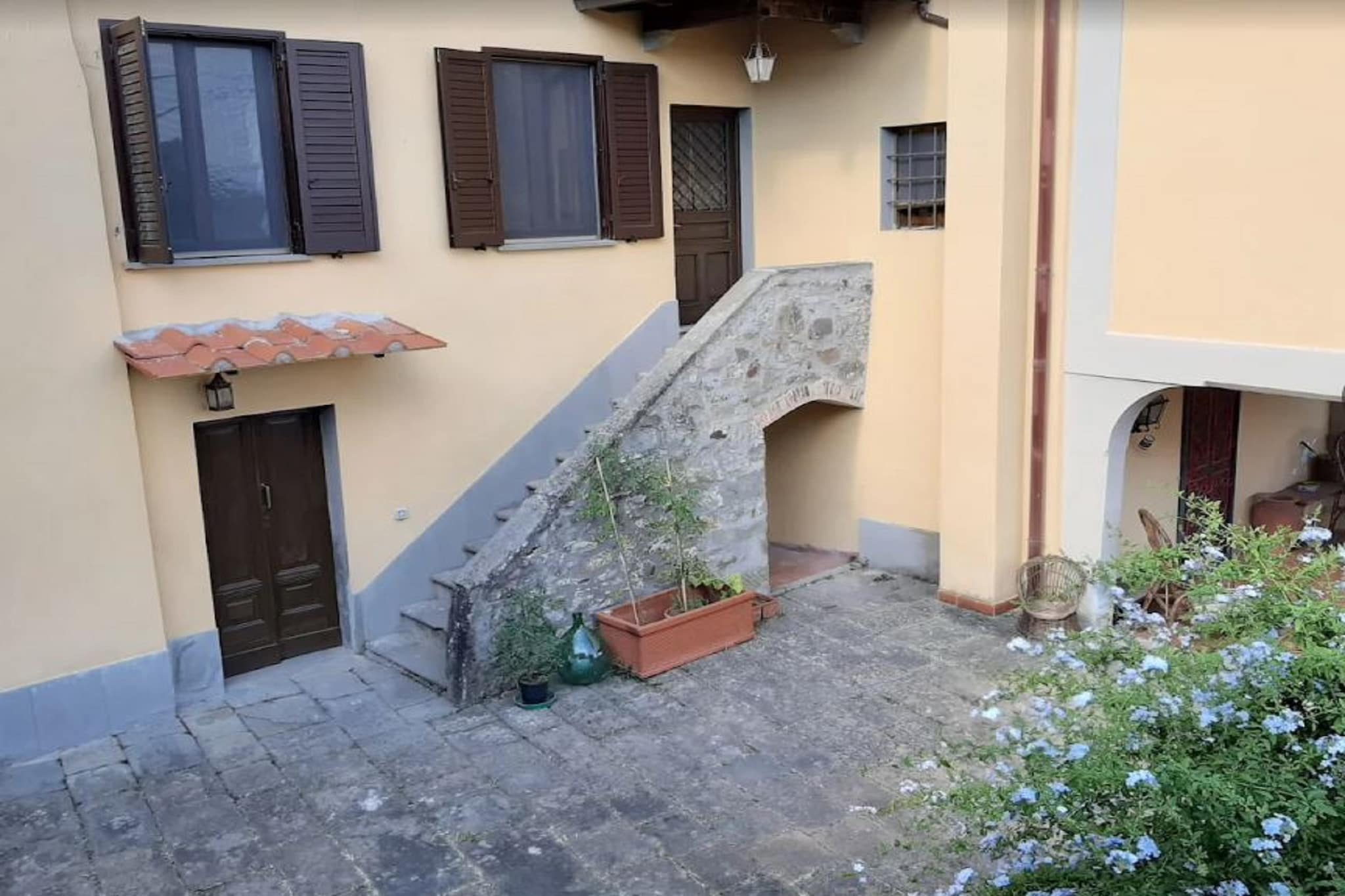 Appartamento Marliana-Außenbereich Sommer
