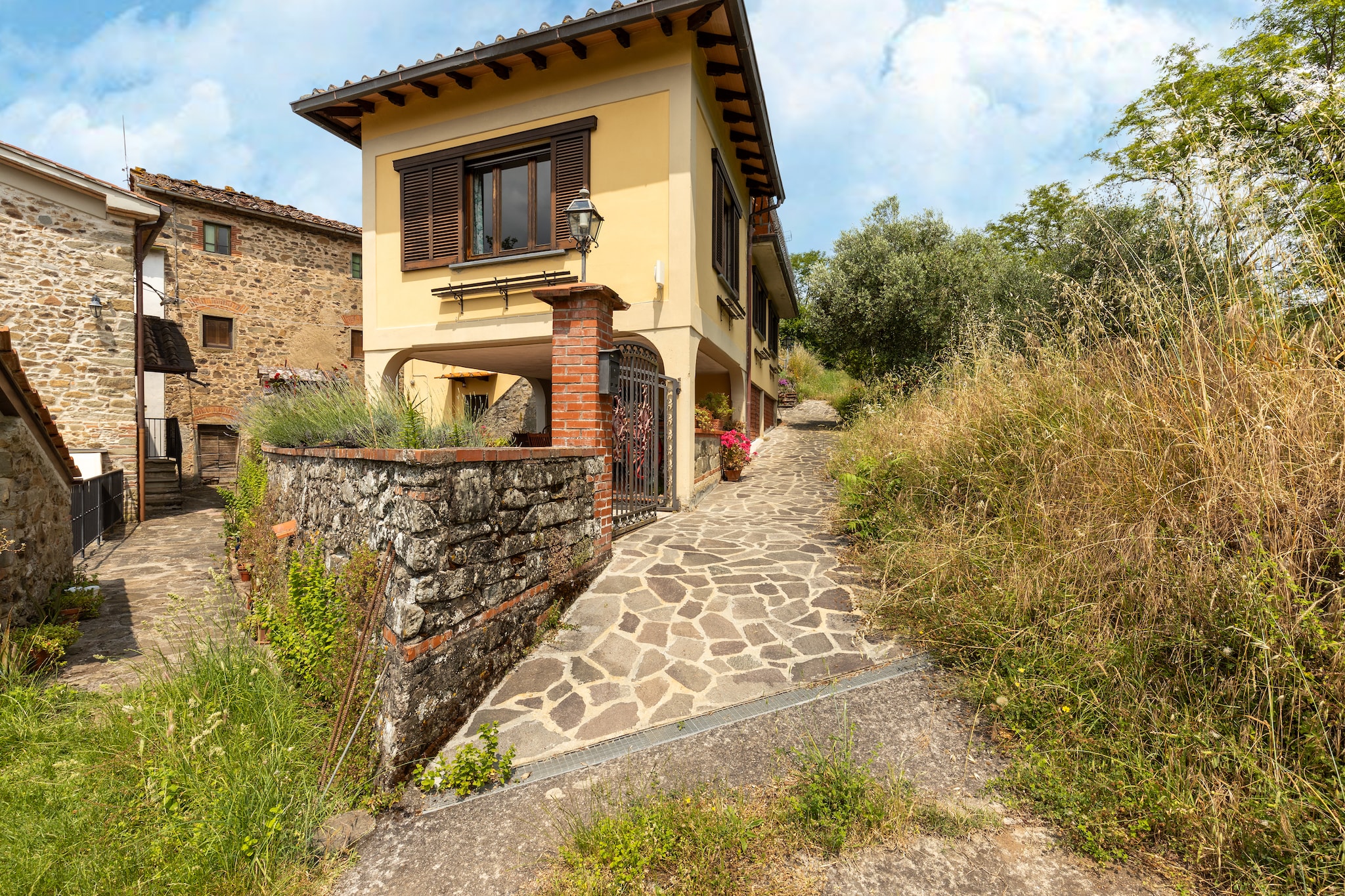 Appartamento Marliana-Buitenkant zomer