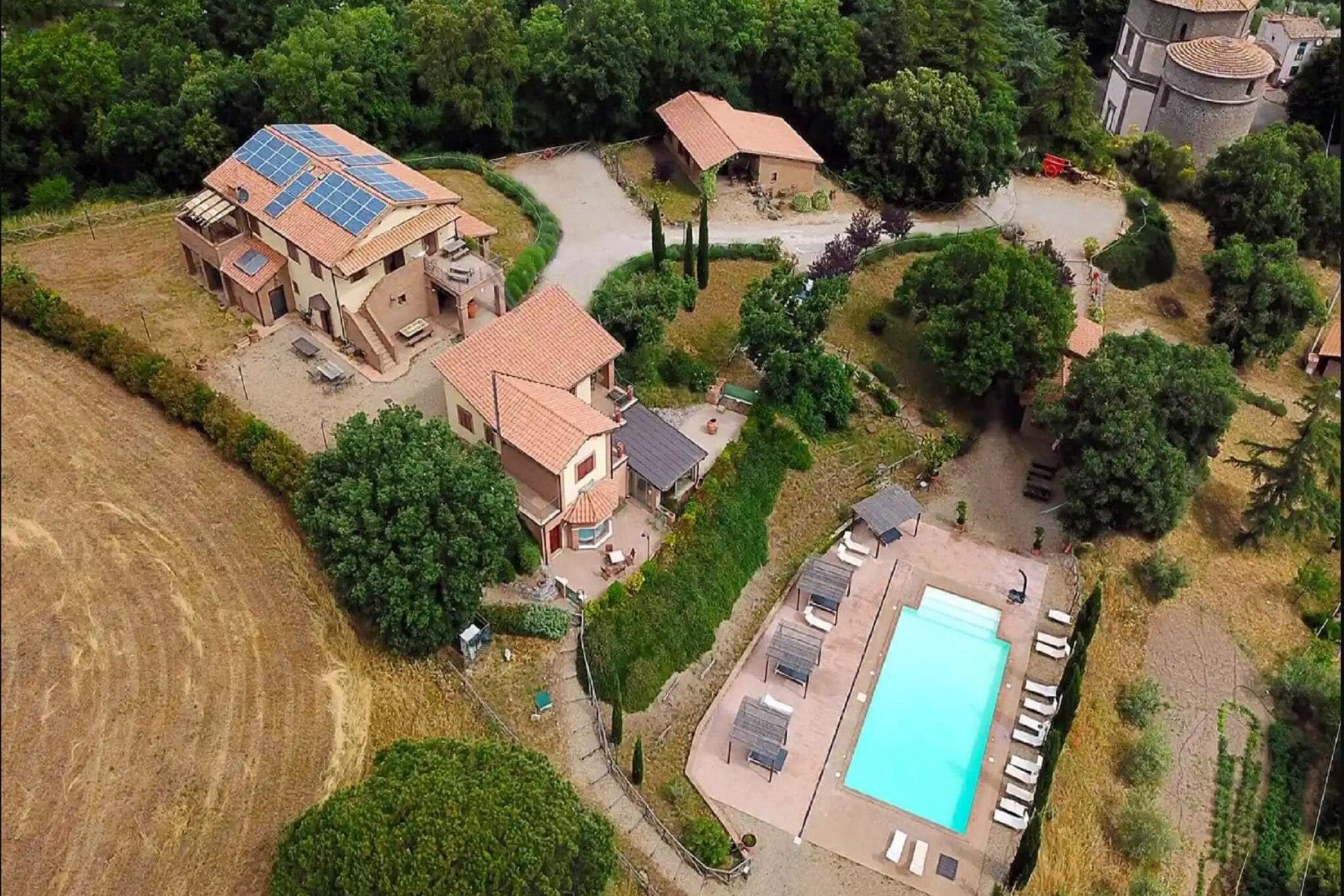 Smaakvol landhuis in Montefiascone met zwembad en tuin