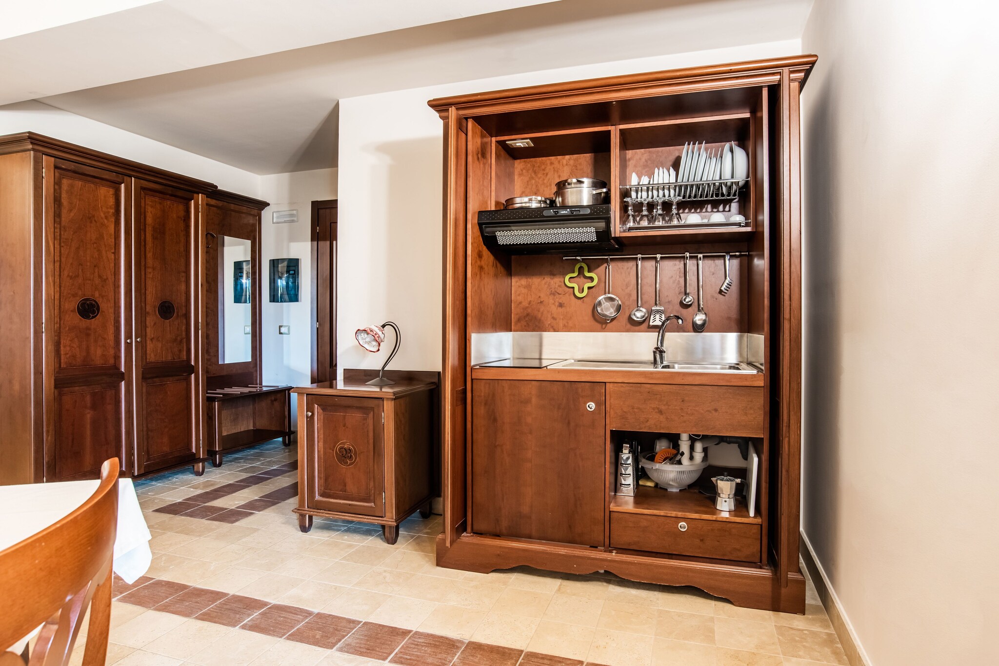 Ground floor: (Living/bed room(2x single bed, TV, cooker(2 ring stoves), fridge-freezer), Bedroom with bathroom(double bed or 2 single beds, TV, shower, washbasin, toilet, bidet), conservatory/veranda, air conditioning, terrace)\n\ncarport, garden(shared with other guests), swimming pool(shared with other guests, 20 x 10 m., opened from May upto and including Sep), swimming pool(shared with other guests, 10 x  5 m., opened from May upto and including Oct), tennis court, play equipment, children\'s bed