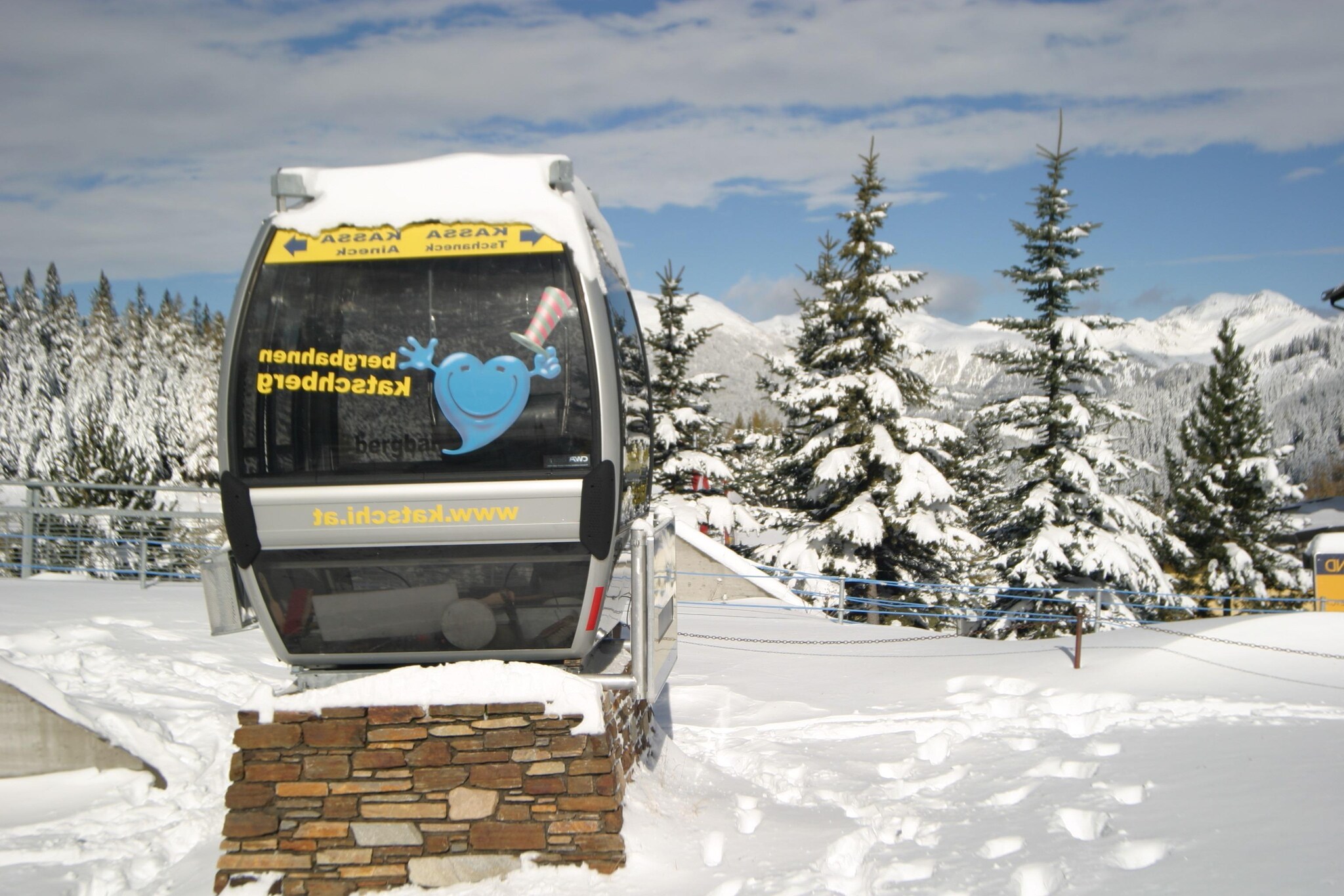 On the 2nd floor: (hallway, open kitchen(electric kettle, toaster, cooker(ceramic), coffee machine(filter), oven, dishwasher, fridge-freezer), Living/diningroom(double sofa bed, TV(flatscreen, satellite, international television channels), seating area), bedroom(bunk bed), bedroom(2x single bed), bedroom(2x single bed), bathroom(bath tub, shower, 2x washbasin), toilet)\n\nBasement: (ski storage)\n\ngarage, dishwasher, bathtub or shower, ski boot heaters, balcony, heating(central), terrace, garden furniture, parking, parasol