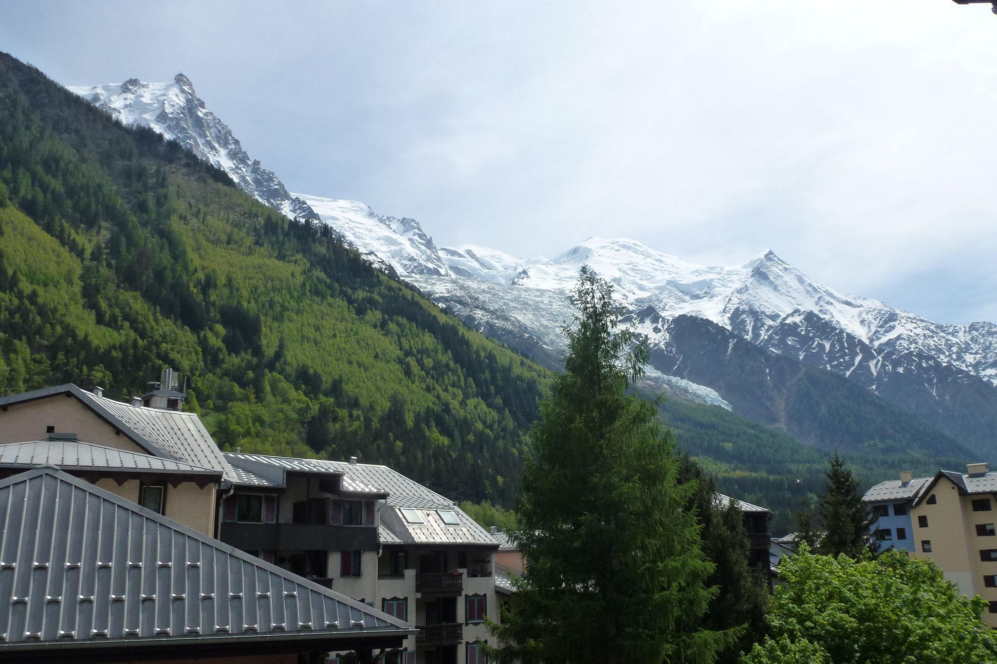 Op loopafstand van de ski-bushalte, met balkon met uitzicht op de Mont Blanc.