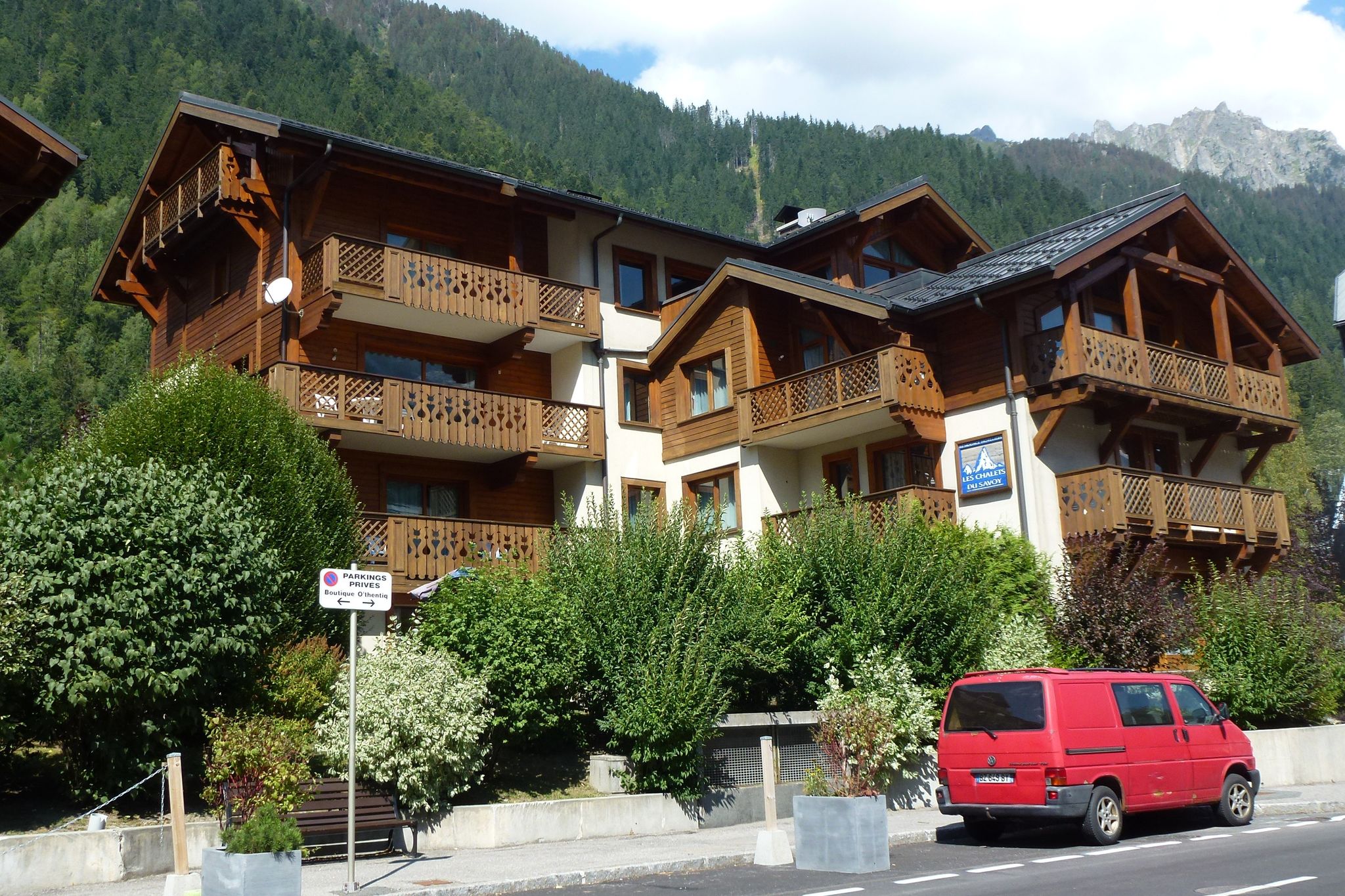 Apartment in Chamonix-Mont-Blanc with balcony