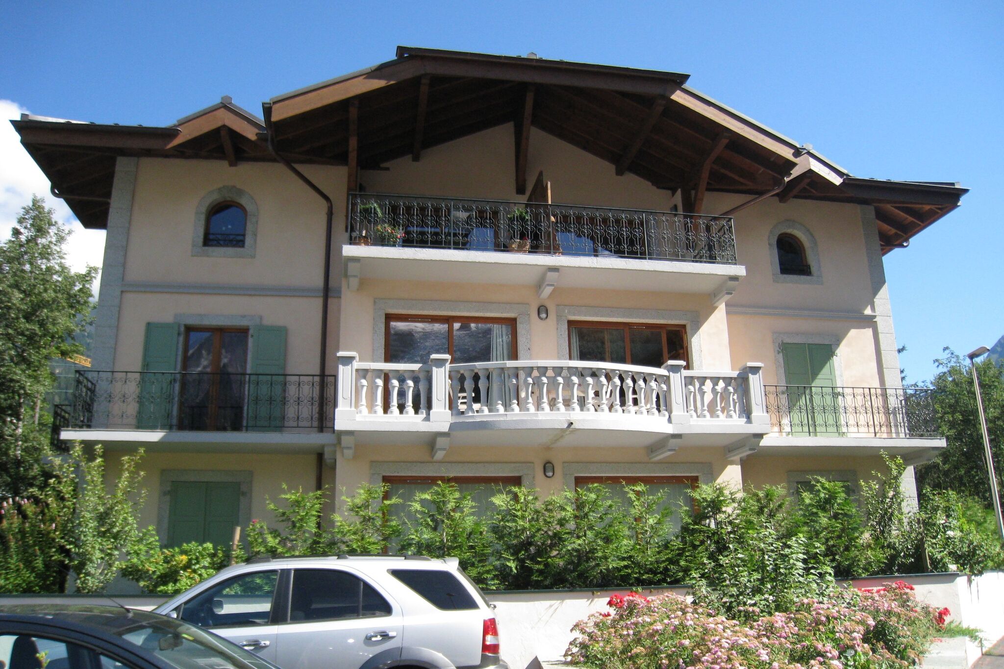 Helles Ferienwohnung in Chamonix, Frankreich mit Balkon