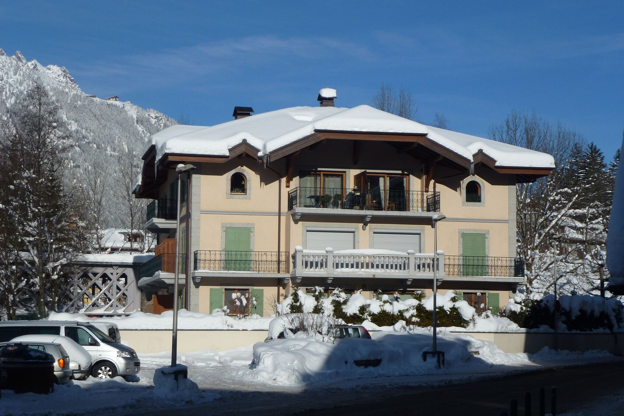 Helles Ferienwohnung in Chamonix, Frankreich mit Balkon
