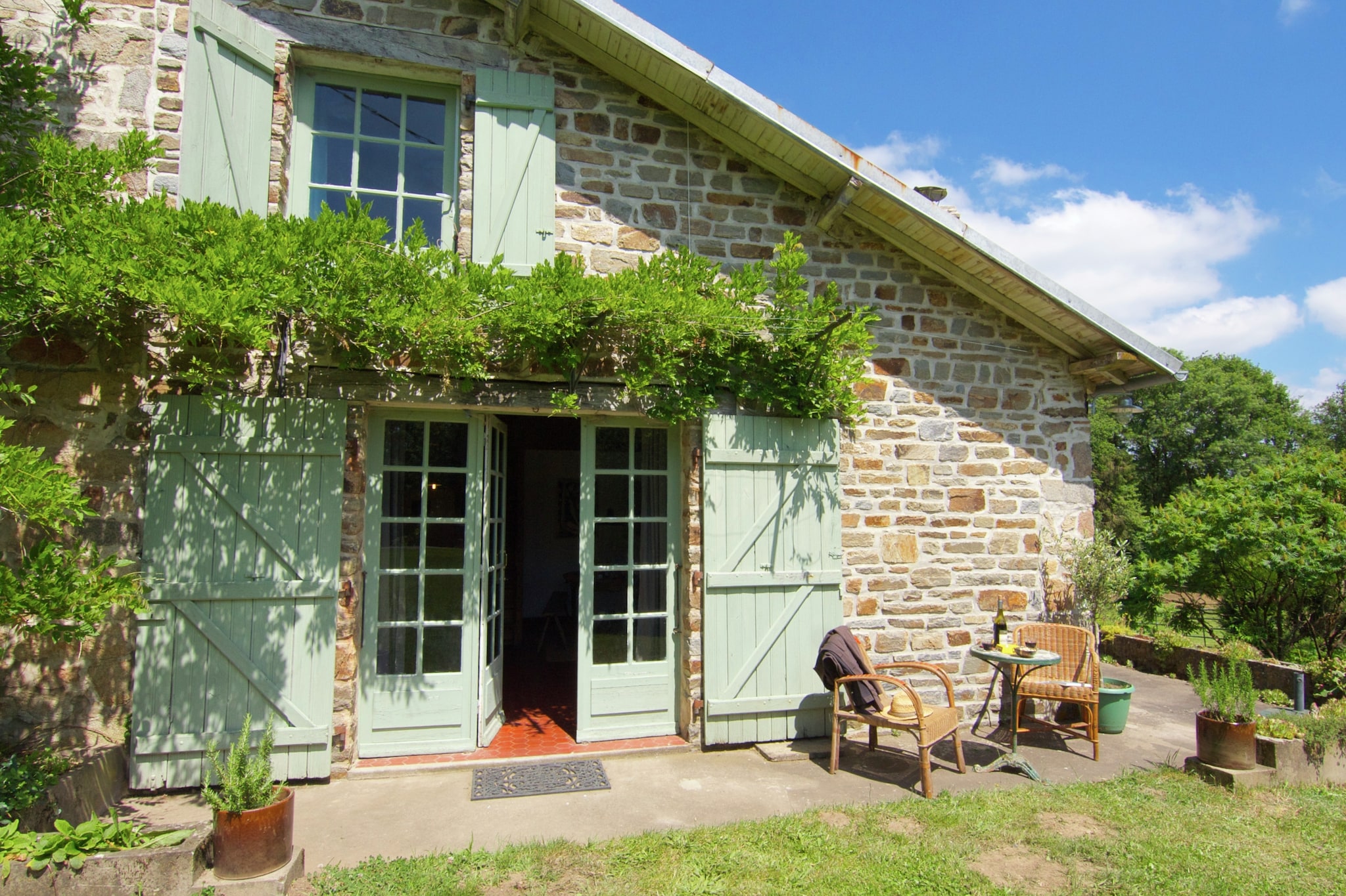 An optional utilities and service fee of EUR 50,00 will be charged before your arrival. Details are given below.<br> This holiday home, on a historic estate in Ladignac-le-Long in Limousin, is a 2-bedroom home that can comfortably accommodate 5 people. It's perfect for couples or families._x000D_ _x000D_ The home has a forest 2km away and a lake 4km away, ideal for walks and picnics. It's also surrounded by 180 hectares of meadows, streams, forests, and fields of grain. Ideal for quiet holidays. The town centre is 8km away and you can find restaurants and nightlife around 8km away as well. For general supplies, head 4km away, and you can even get a public swimming pool 8km away. _x000D_ _x000D_ The home has central heating, and a private terrace and garden with furniture for 5 people. There is also a charcoal barbecue. Children will have plenty to do here, because the home has a trampoline, table tennis, and swing set. You can get a children's bed and high chair for free, but on request. The home allows 1 pet for free._x000D_ _x000D_ The nearest airport is Limoges International Airport, 25km away. <br><b> Optional Utilities & Service Package </b><br><b> An optional utilities and service package of EUR 50,00 </b> can be selected prior to your arrival. You will receive a separate communication with the payment link should you wish to include it.<br>This package ensures a seamless stay and conveniently covers services such as final cleaning, utility consumption, service support, and protection against minor damages or incidental costs during your stay.<br>Guests who prefer may manage these services independently, provided the property is returned in good order at check-out.
