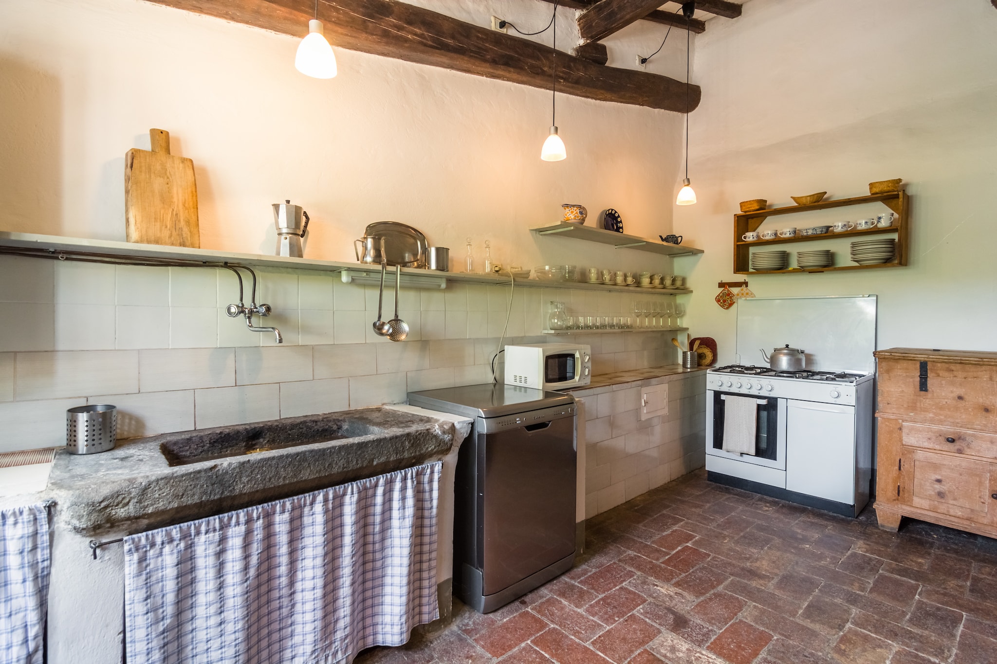 Ground floor: (Living room, Kitchen(dining table, cooker, microwave, dishwasher, high chair), bedroom(double bed), bathroom(bath tub, washbasin, toilet))\n\nOn the 1st floor: (bedroom(2x single bed), bedroom(double bed), toilet(washbasin, toilet), children\'s bed)\n\nwashing machine, garden(shared with other guests), garden furniture, swimming pool(shared with other guests, 9 x 6 m., opened from Jun upto and including Sep)
