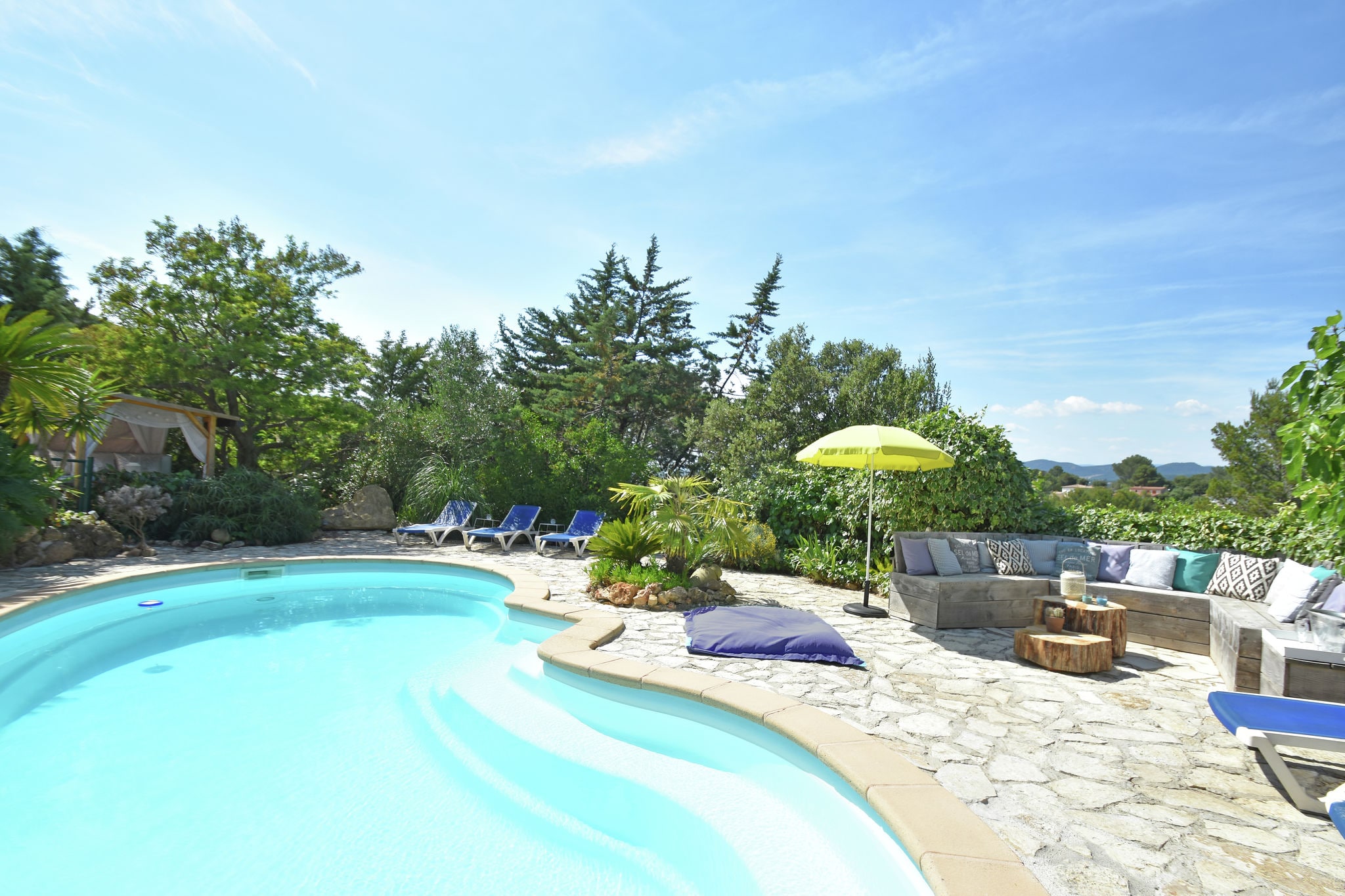 Villa au calme près de la plage de Fréjus avec piscine