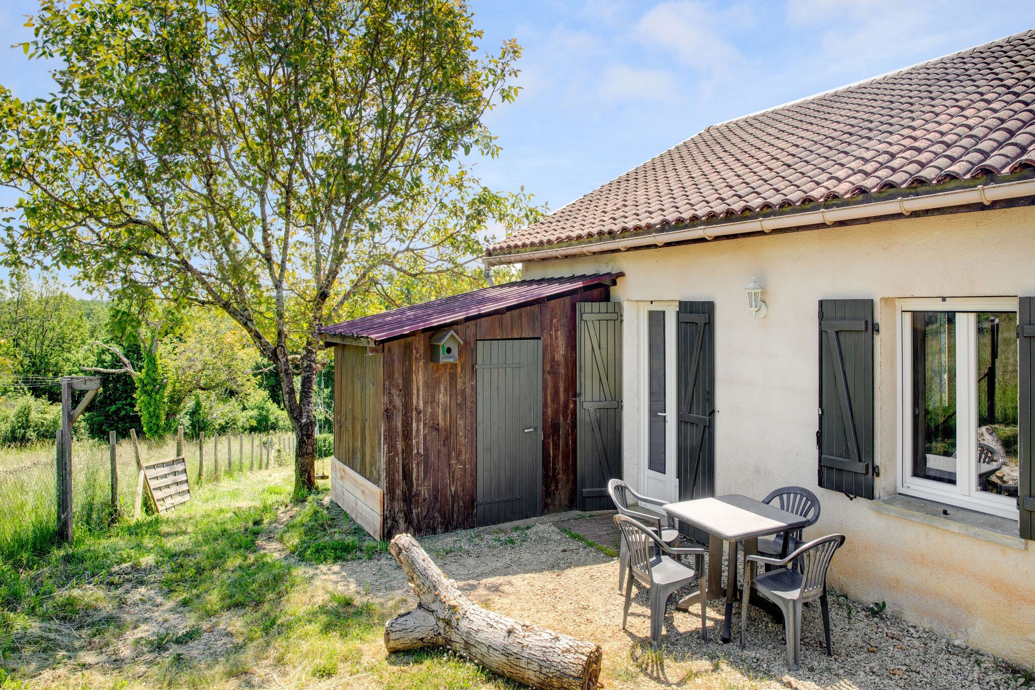 Karakteristieke cottage in Tourtoirac met een tuin