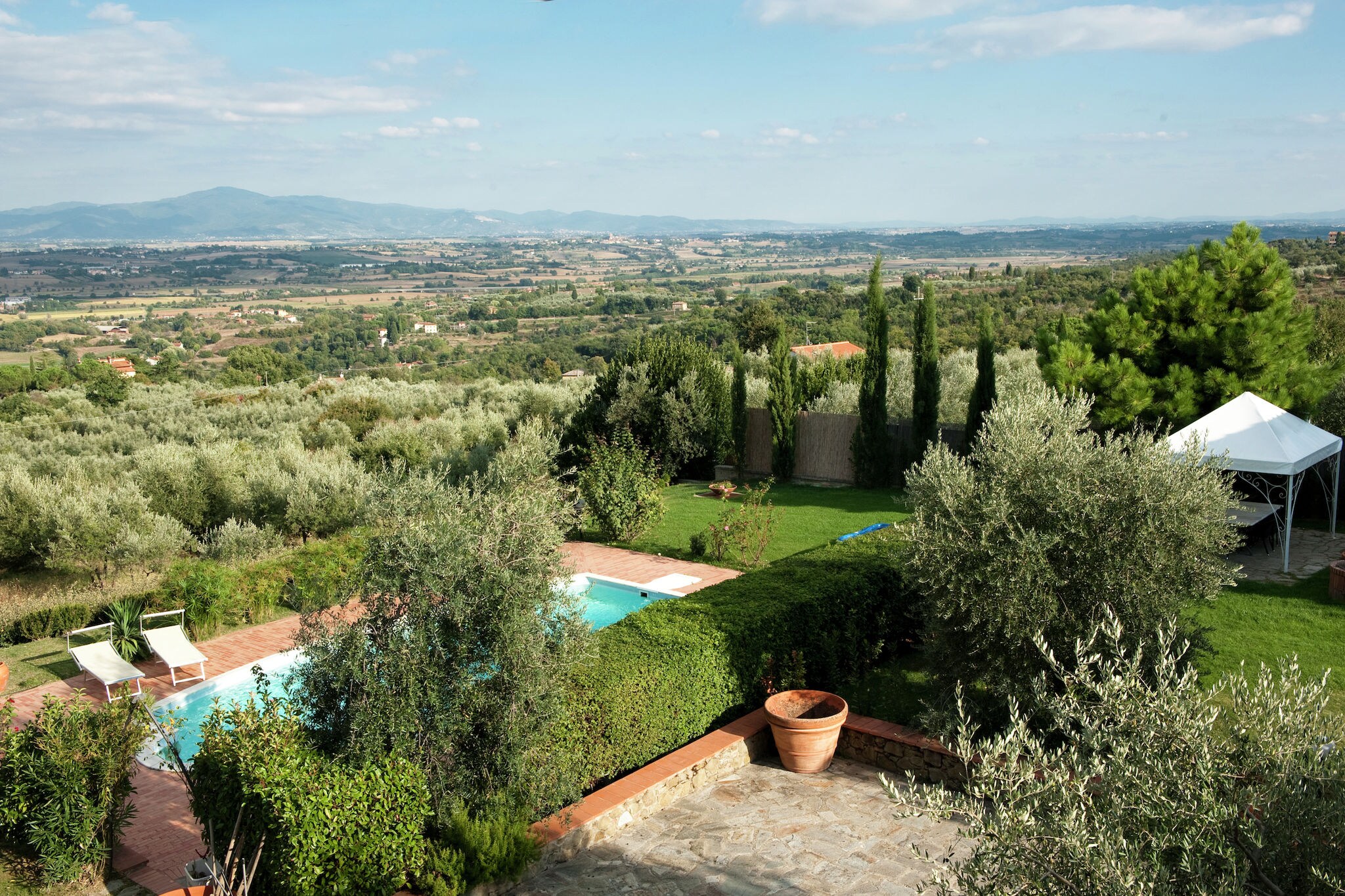 Villa spacieuse à Monte San Savino avec piscine