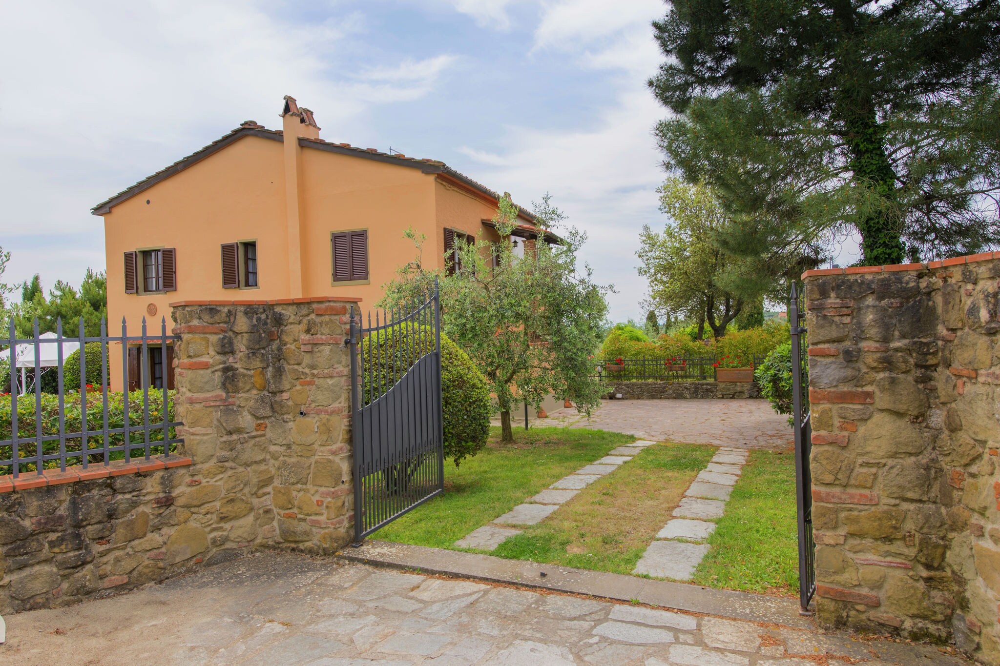 Ruime villa in de Chiana-vallei in Toscane met zwembad
