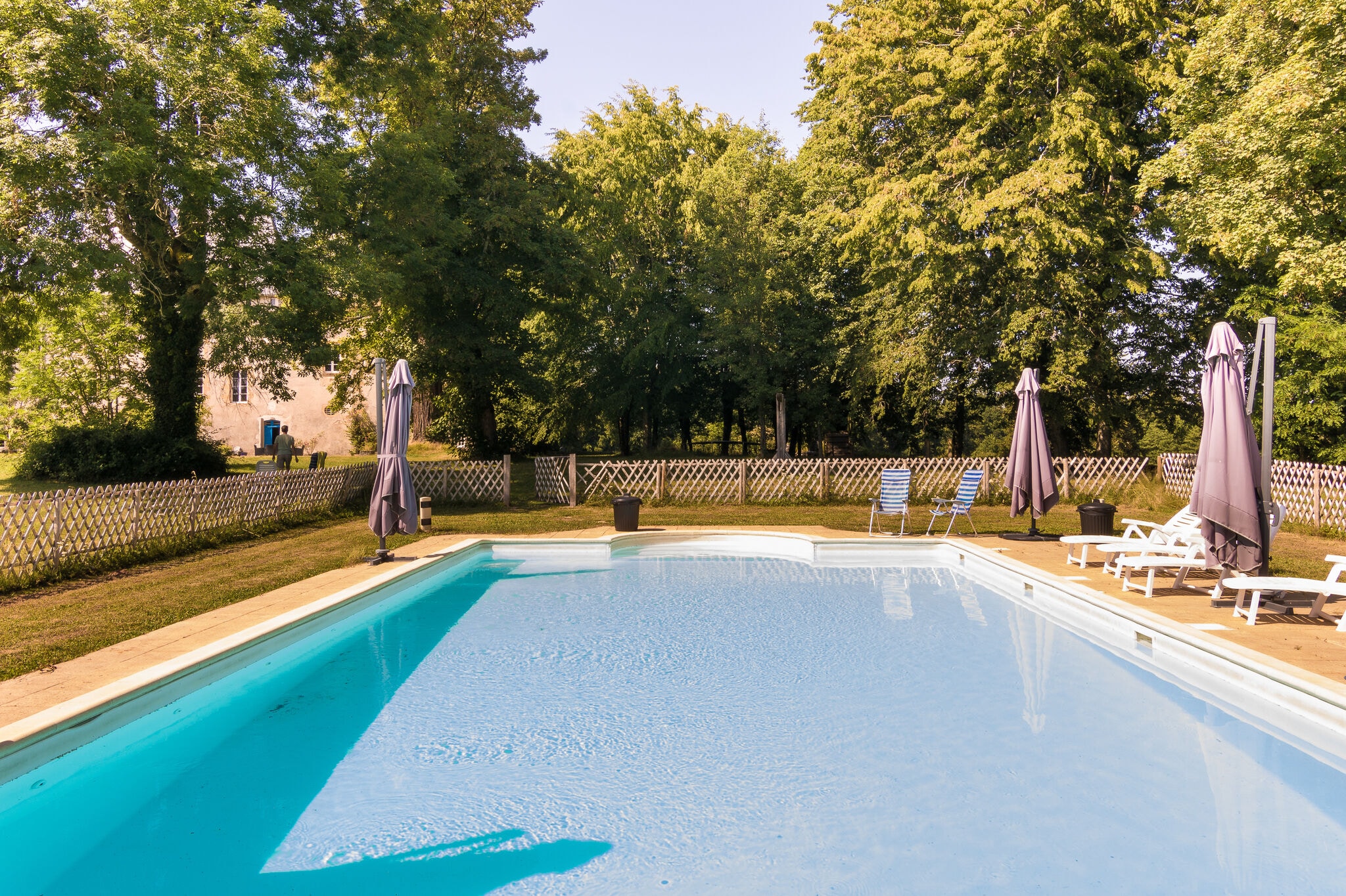 Een prachtige gite in een Chateau met zwembad in weelderige natuur , bij Chaleix