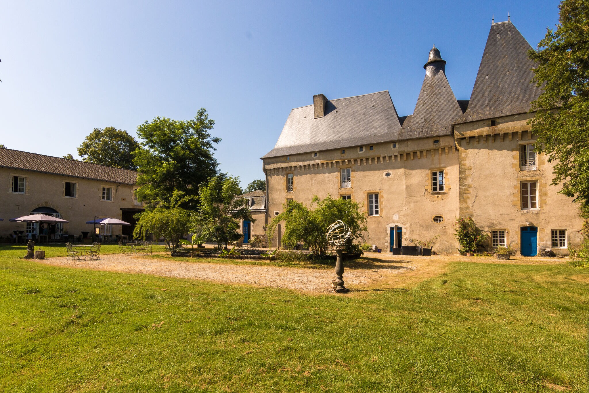 Denkmalgeschütztes Schloss in Chaleix mit Gemeinschaftspool