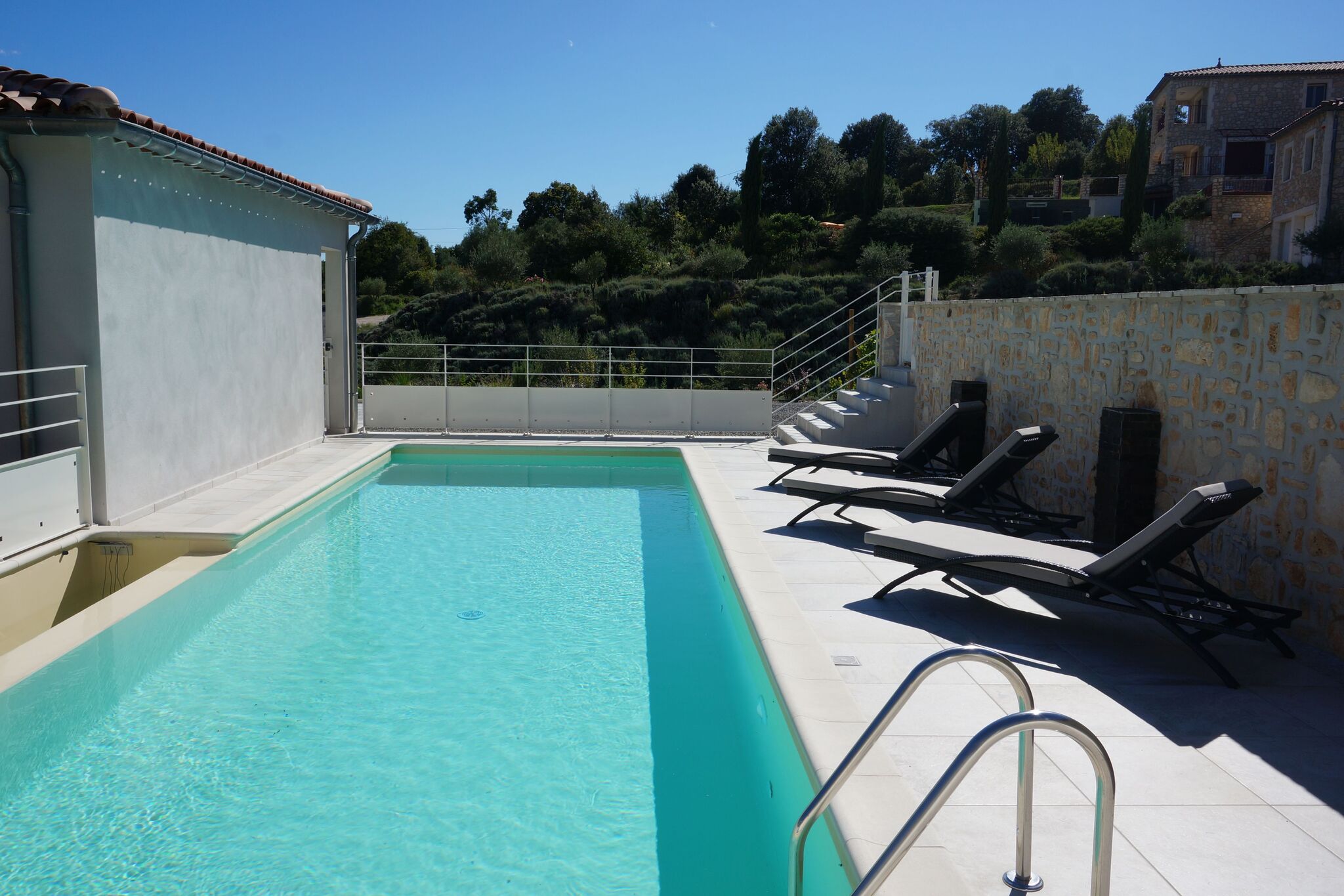 Modern ingerichte villa in Saint-Ambroix met privézwembad