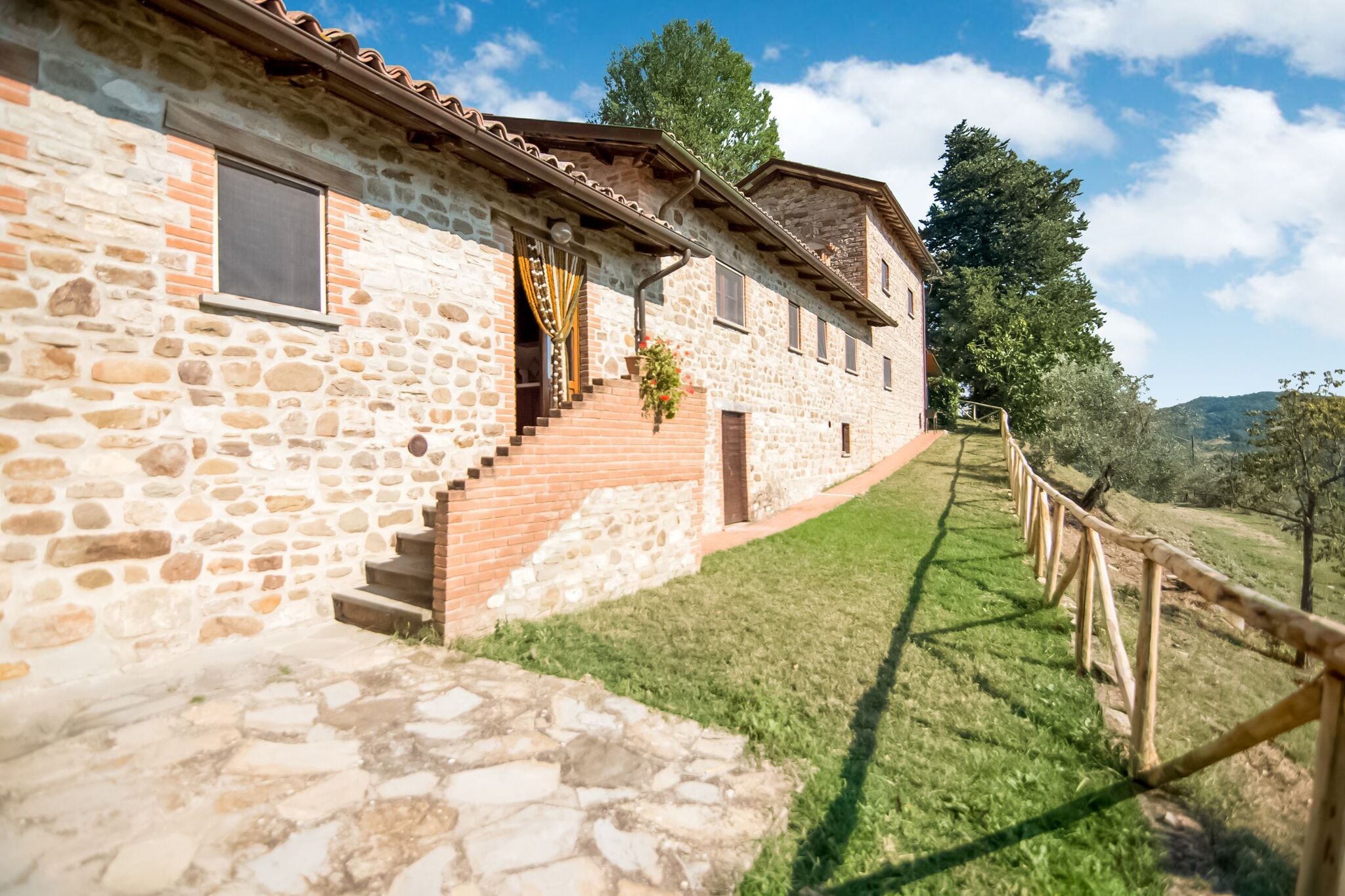 Schönes Bauernhaus in Monte Santa Maria Tiberina mit Garten