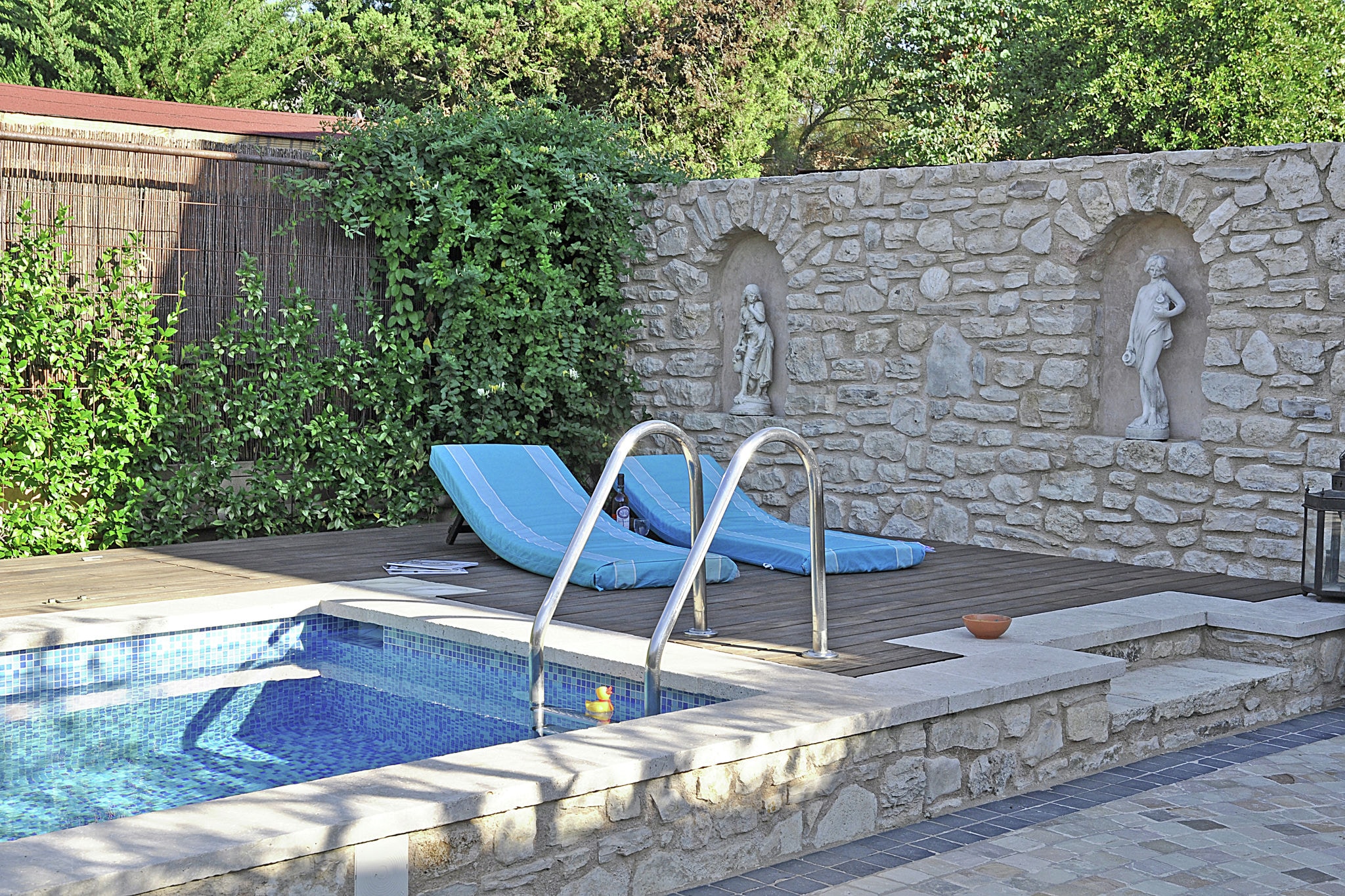 Luxurious Villa in Aix-en-Provence with Jacuzzi