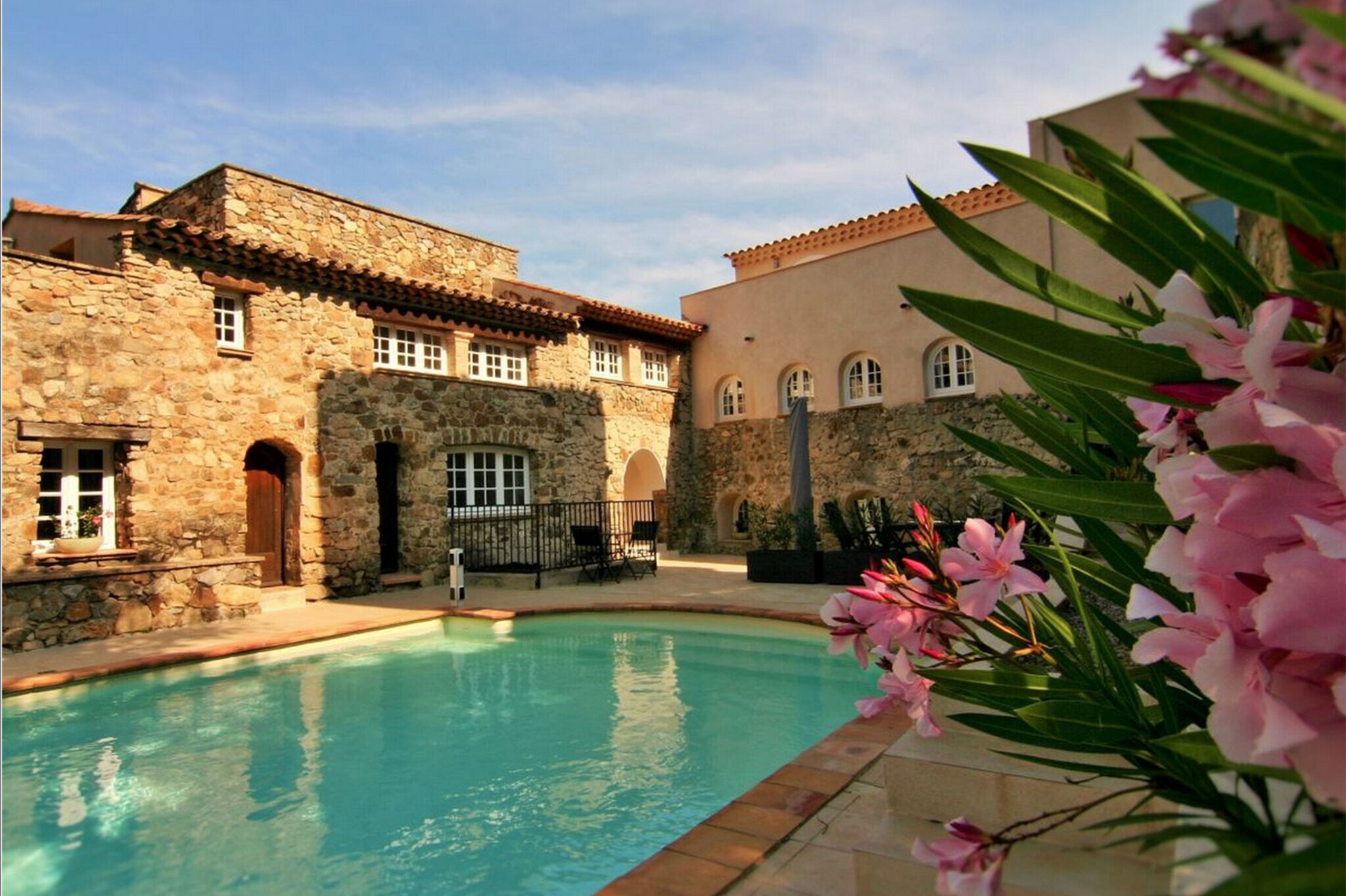 Denkmalgeschütztes Ferienhaus in Le Plan-de-la-Tour mit Pool