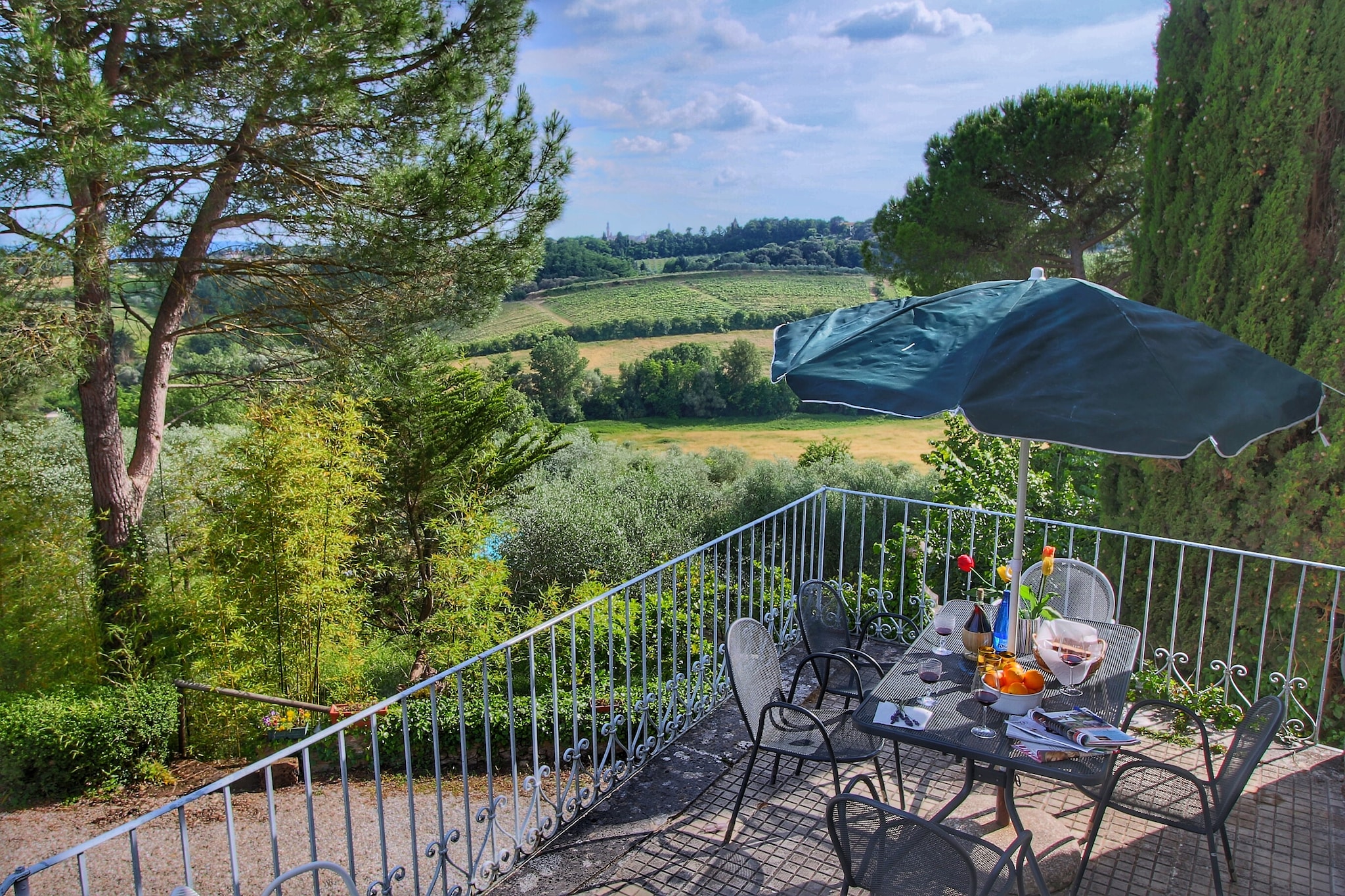 On the 1st floor: (hallway, Living room(single sofa bed, TV), Kitchen(dishwasher, fridge-freezer, washing machine), bedroom(double bed, air conditioning), bedroom(2x single bed, air conditioning), bathroom(bathtub with shower, 2x washbasin, toilet, bidet))\n\ngarden(shared with other guests), garden furniture, parking, swimming pool(shared with other guests, 11 x  6 m., opened from Jun upto and including Sep)