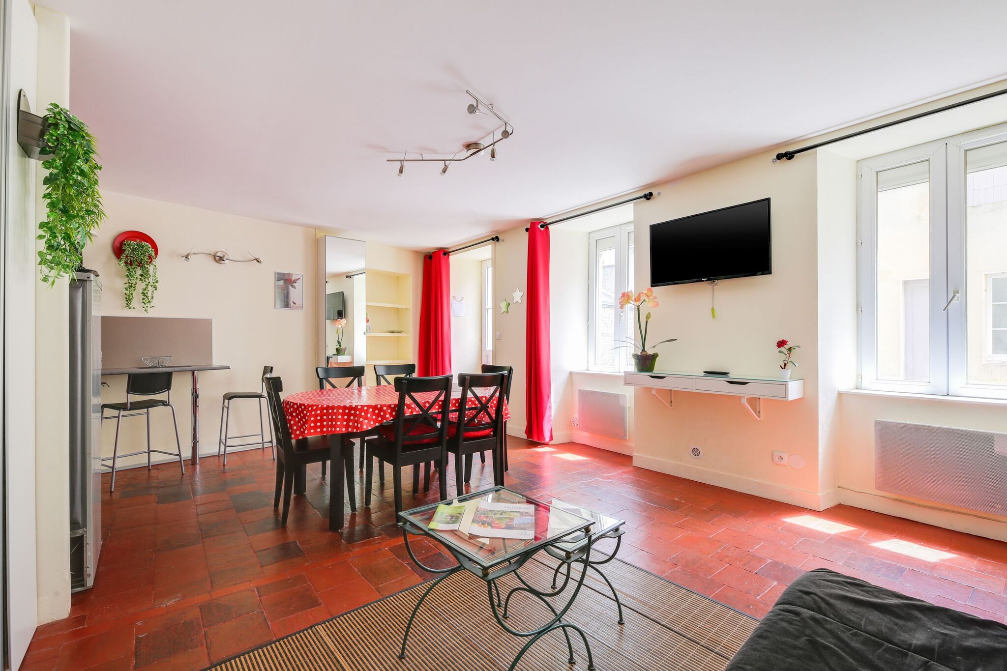 Lovely Apartment in Bayeux with Courtyard & Heating