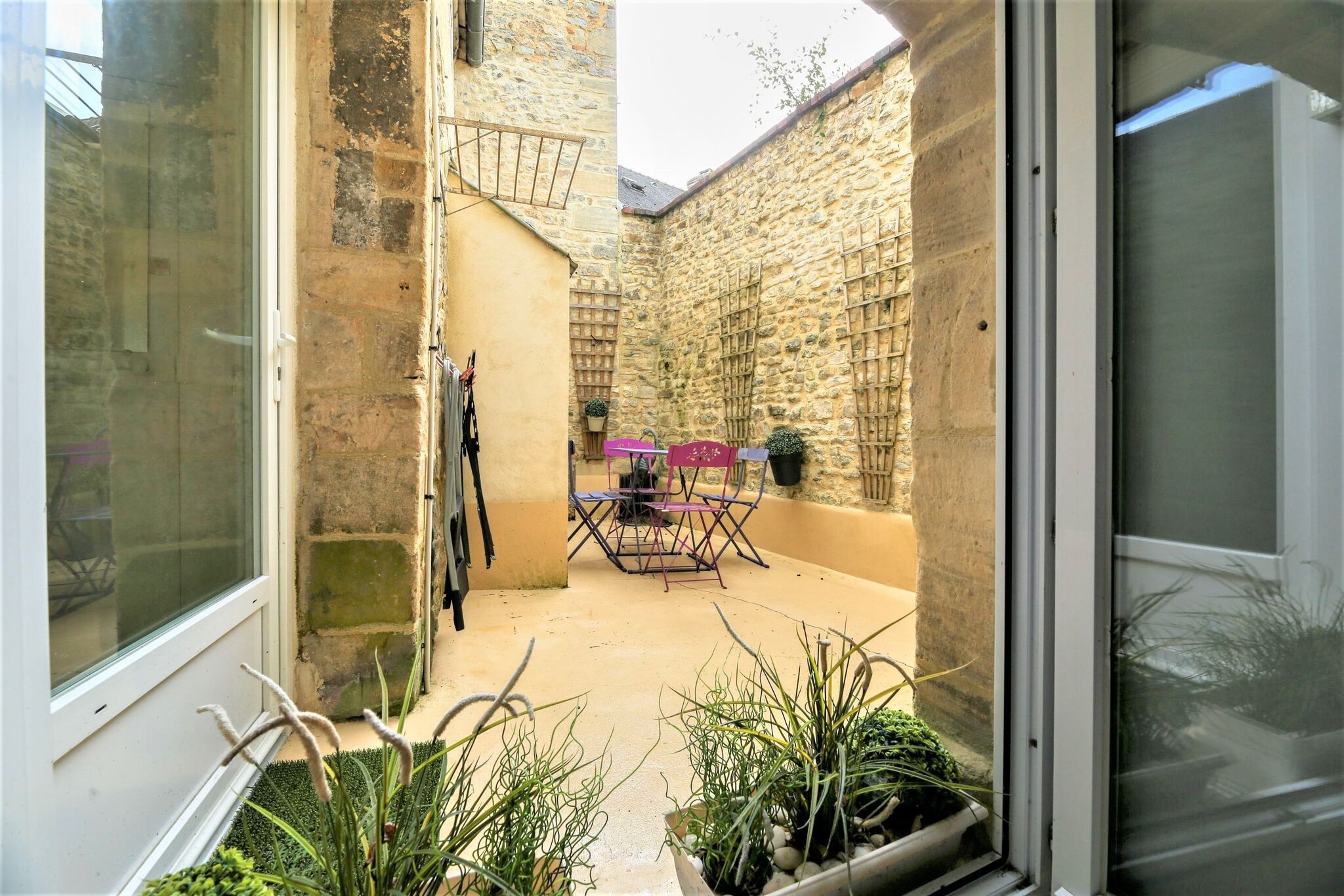 Lovely Apartment in Bayeux with Courtyard & Heating