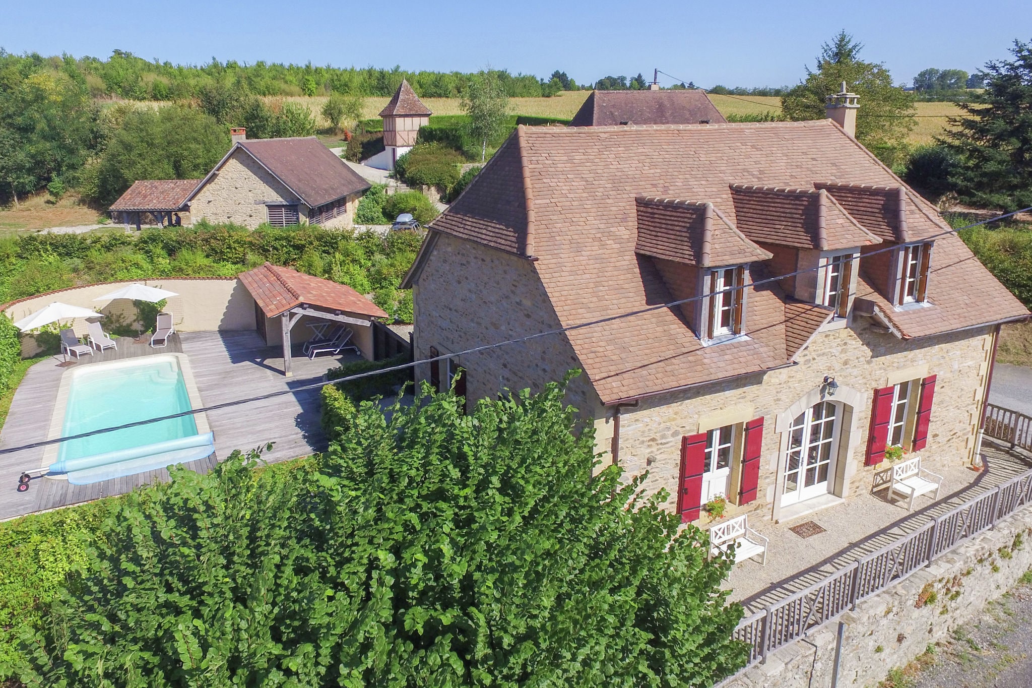 Villa de luxe près de Saint-Médard-d'Excideuil avec piscine