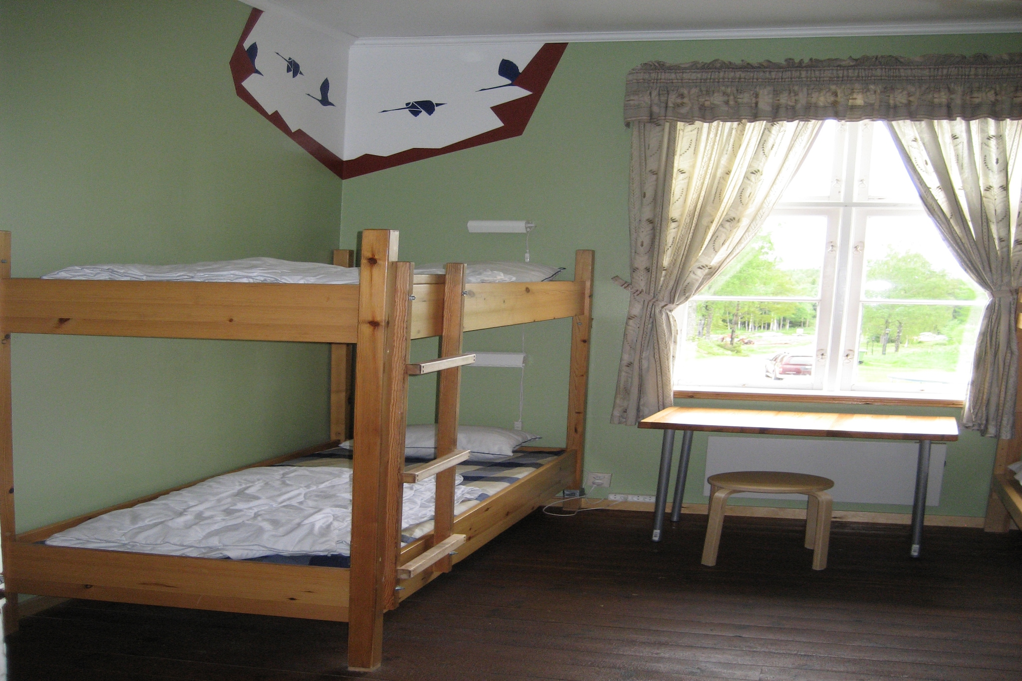 Ground floor: (hallway, Kitchen(stove, 3x cooker(4 ring stoves), 5x oven, microwave, fridge-freezer), Living/diningroom(fireplace, radio), bedroom(single bed, bunk bed), bedroom(single bed, bunk bed), bedroom(2x bunk bed), bedroom(2x bunk bed), bedroom(2x bunk bed), bedroom(bunk bed), bathroom(3x shower), toilet(washbasin, toilet), toilet(washbasin, toilet), toilet(washbasin, toilet))\n\nOn the 1st floor: (bedroom(2x bunk bed), bedroom(2x bunk bed), bedroom(2x bunk bed), bedroom(2x bunk bed), bedroom(2x bunk bed), bedroom(single bed, bunk bed), bedroom(single bed, 2x bunk bed), bedroom(single bed, bunk bed), bathroom(shower, washbasin), bathroom(shower, washbasin), toilet(toilet), toilet(toilet), toilet(toilet), relaxation area(TV, DVD player), overhead projector, video projector, balcony)\n\nBasement: (bathroom(3x shower), toilet(toilet), sauna, storage(freezer), ski storage)\n\nrelaxation area(table tennis table, table football, billiards), garden doors, terrace, garden(private), garden furniture, boules court, children\'s bed, children\'s bed, high chair, high chair, high chair, high chair
