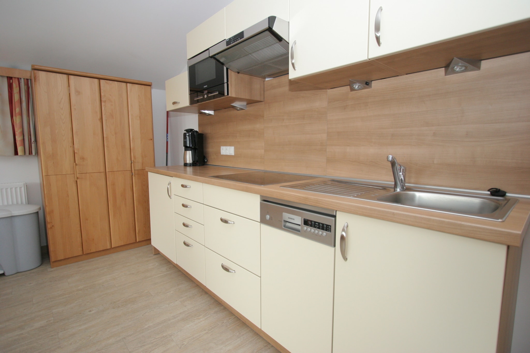 Ground floor: (storage, ski boot heaters)\n\nOn the 2nd floor: (Large kitchen(double sofa bed, TV(satellite), cooker(4 ring stoves, ceramic), combination microwave, fridge-freezer), bedroom(double bed, TV(satellite)), bedroom(single sofa bed, double bed, TV(satellite)), bathroom(shower(unit), washbasin, toilet), bathroom(shower(unit), washbasin, toilet))\n\nbalcony, heating, parking, children\'s bed, high chair