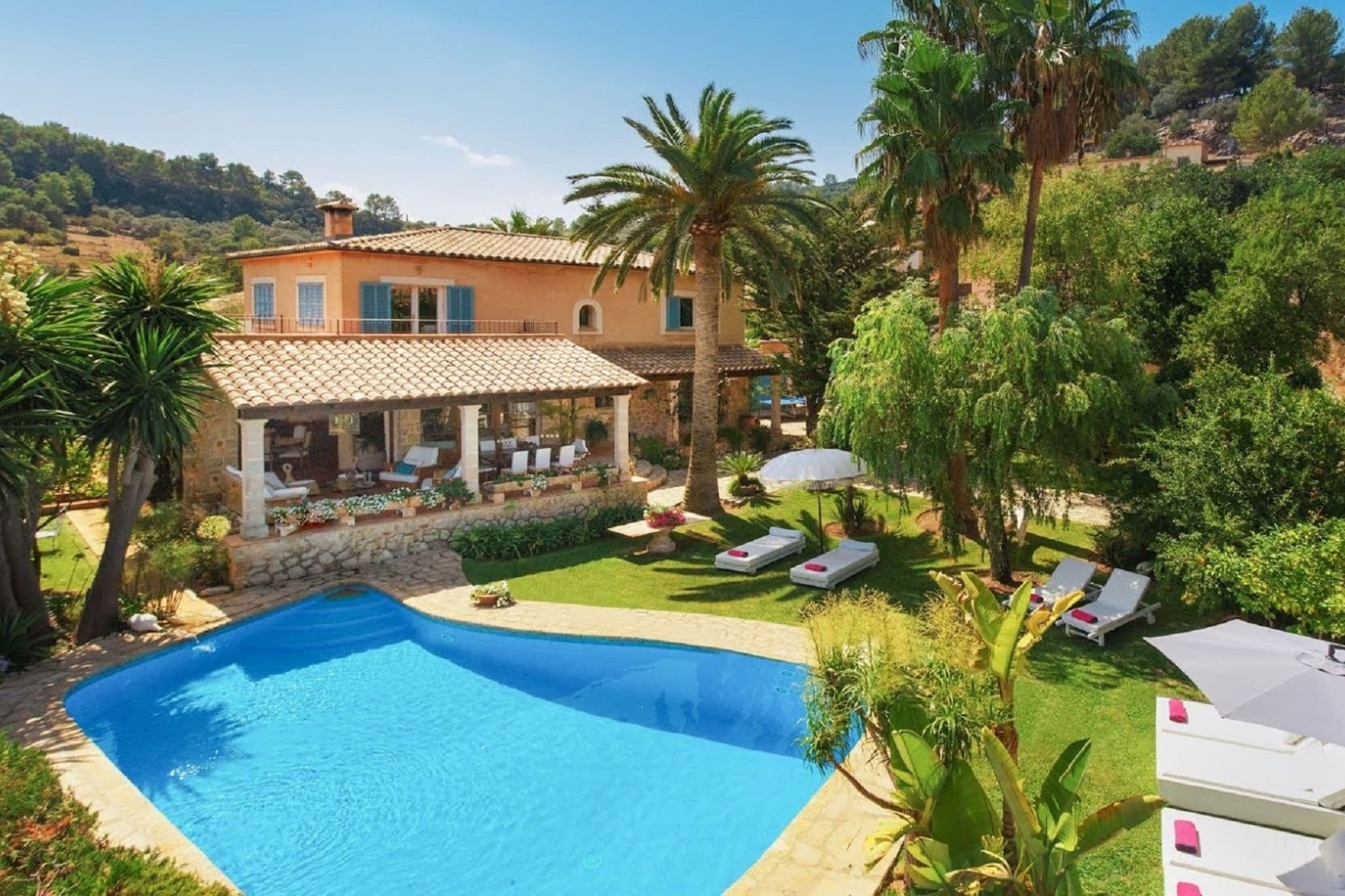 Swanky mansion in Mancor de la Vall with pool