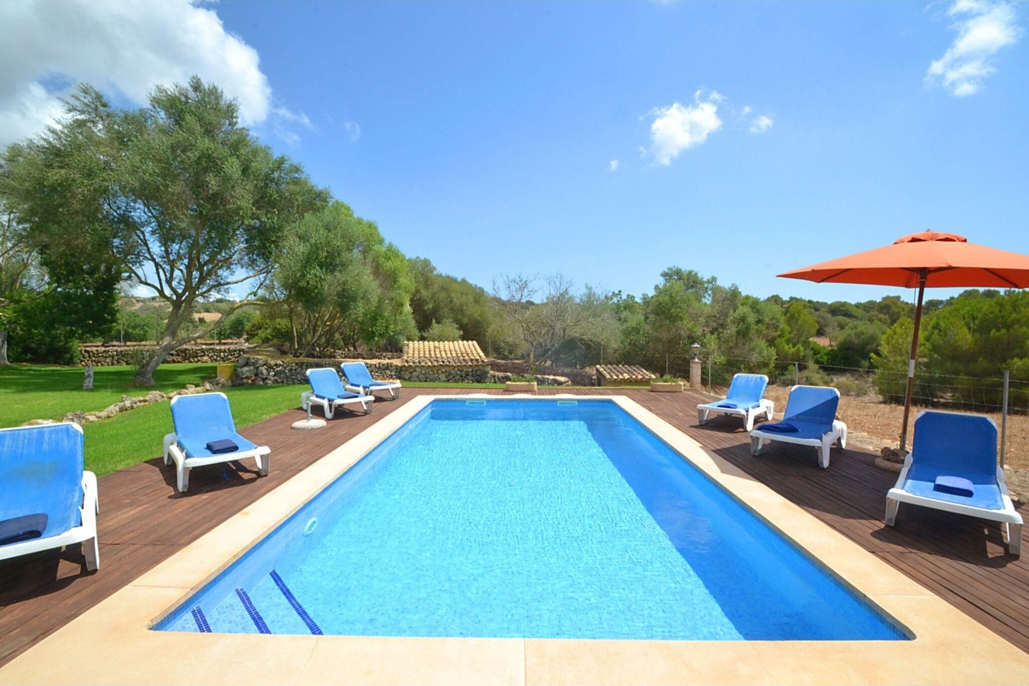 Charmant huis op Mallorca met een privézwembad en tuin 4 km van de zee