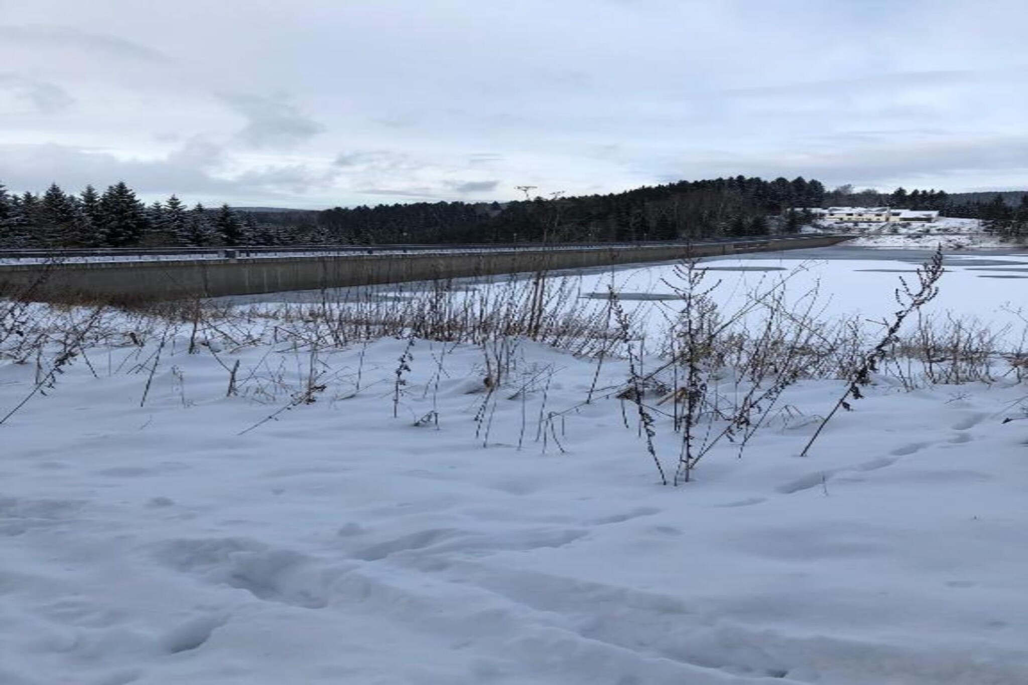 Ferienwohnung an der Talsperre Rauschenbach-Zone d'hiver à 20 km