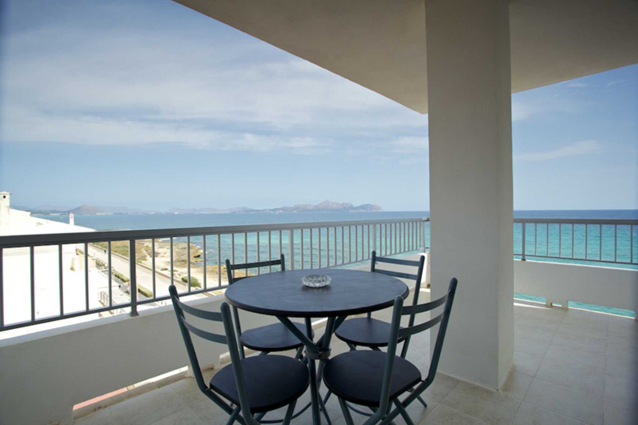 Moderne Wohnung mit Panoramablick auf das Meer in Son Baulo