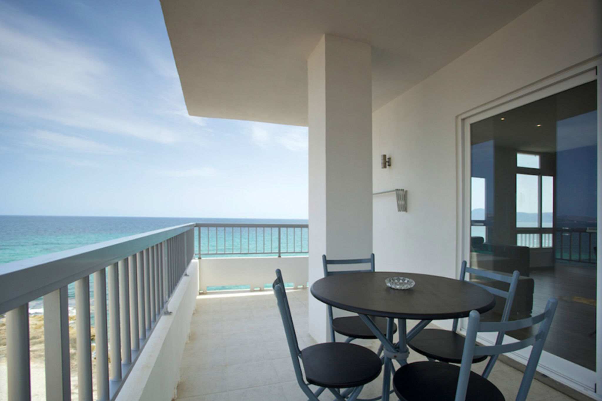 Moderne Wohnung mit Panoramablick auf das Meer in Son Baulo