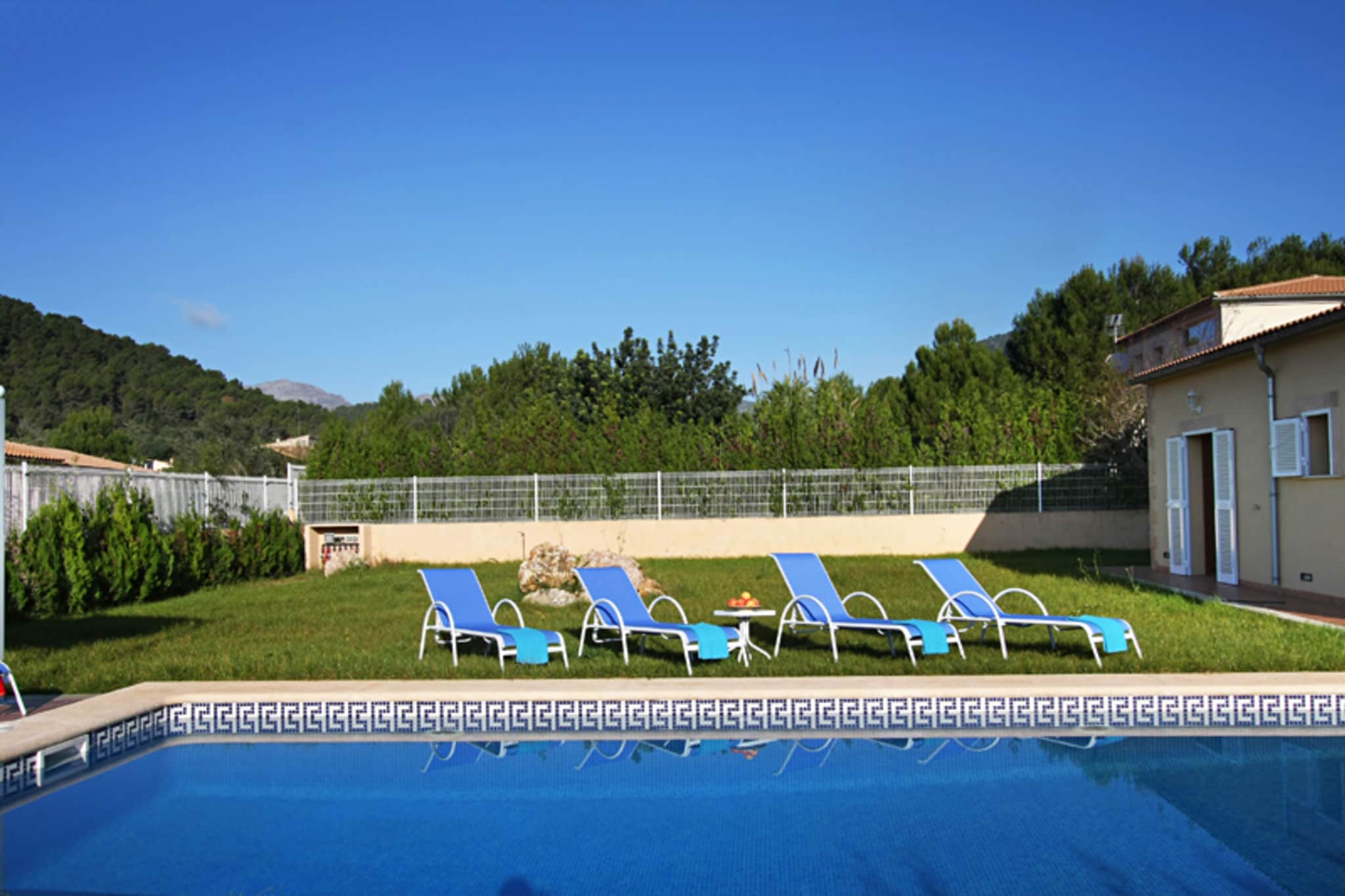 Villa moderne pour 8 personnes avec piscine et jacuzzi à 15 km de la mer