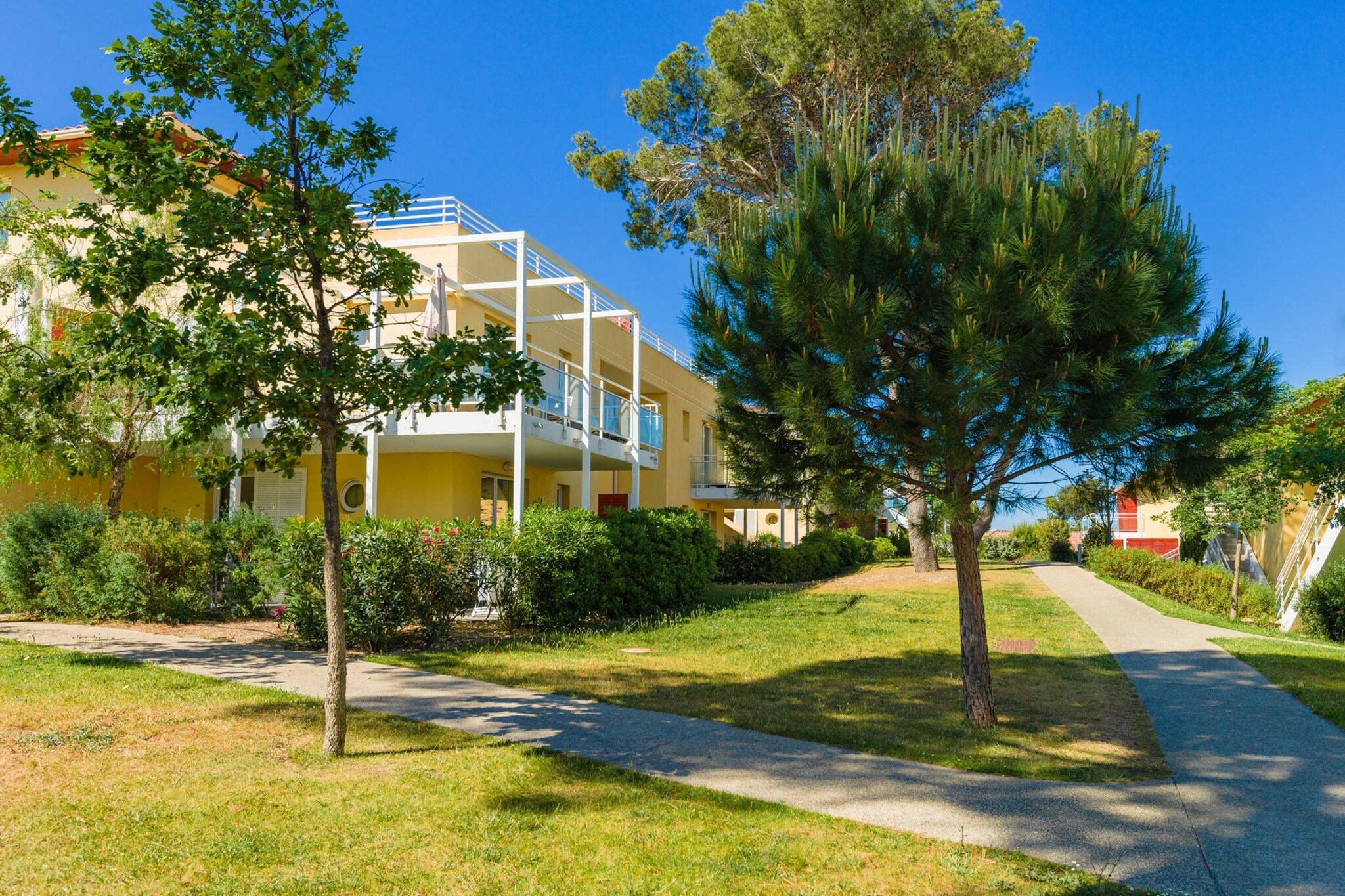 Nice apartment with sleeping cabin in the Provence