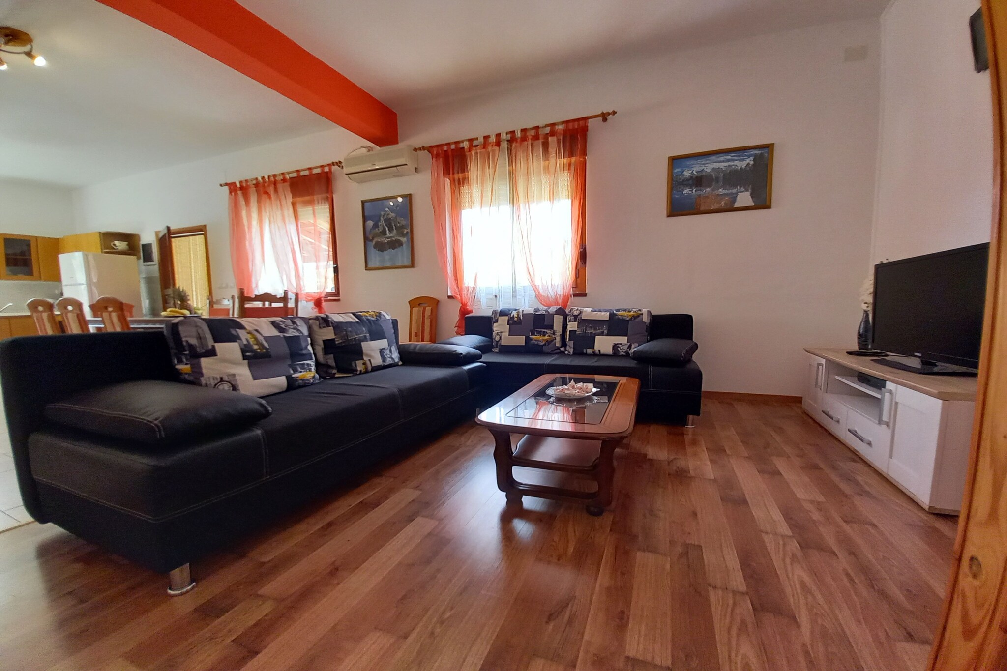 This lovely holiday home is located on the ground floor and has 4 cozy bedrooms. Take a refreshing dip in the swimming pool or spend your days on one of the nearby beaches. The accommodation is comfortably furnished and ideal for a family vacation.
The house is located at the entrance to the Istrian village of St. Kirin. You can enjoy a relaxing holiday here in peace, or observe the hustle and bustle of nearby Pula (15 km). Here you will find numerous cozy restaurants, beautiful terraces and impressive historical monuments.
The large lawn around the house is completely fenced, so children can play carefree. There is also a swimming pool in the garden where you can cool off on hot summer days. The owner lives in the neighboring house and parking is available.