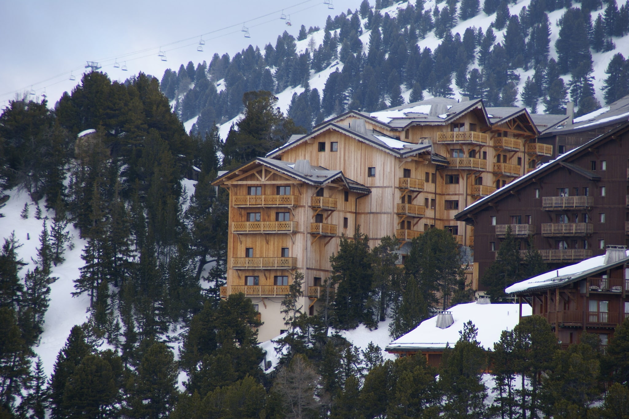 Joli appartement rustique avec cheminée et Wi-Fi à Arc 2000