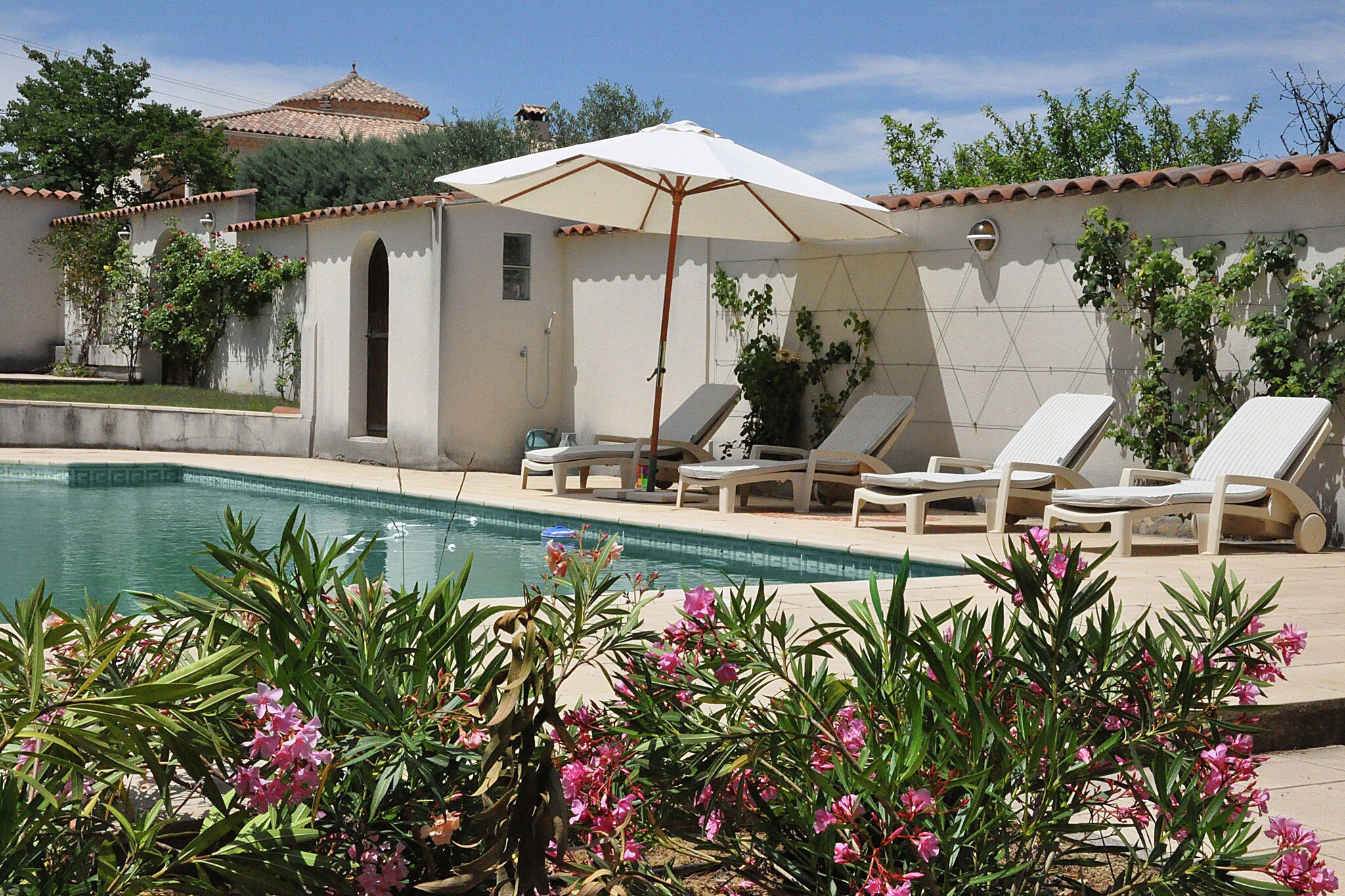 Villa met privézwembad, grote tuin en prachtig uitzicht op de Mont Ventoux