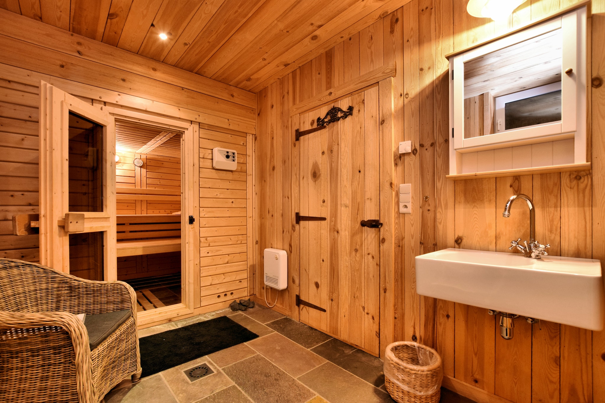 Vakantiehuis Beauraing (dion) max. 10 personen 2 huisdieren 5 slaapkamers sauna #40