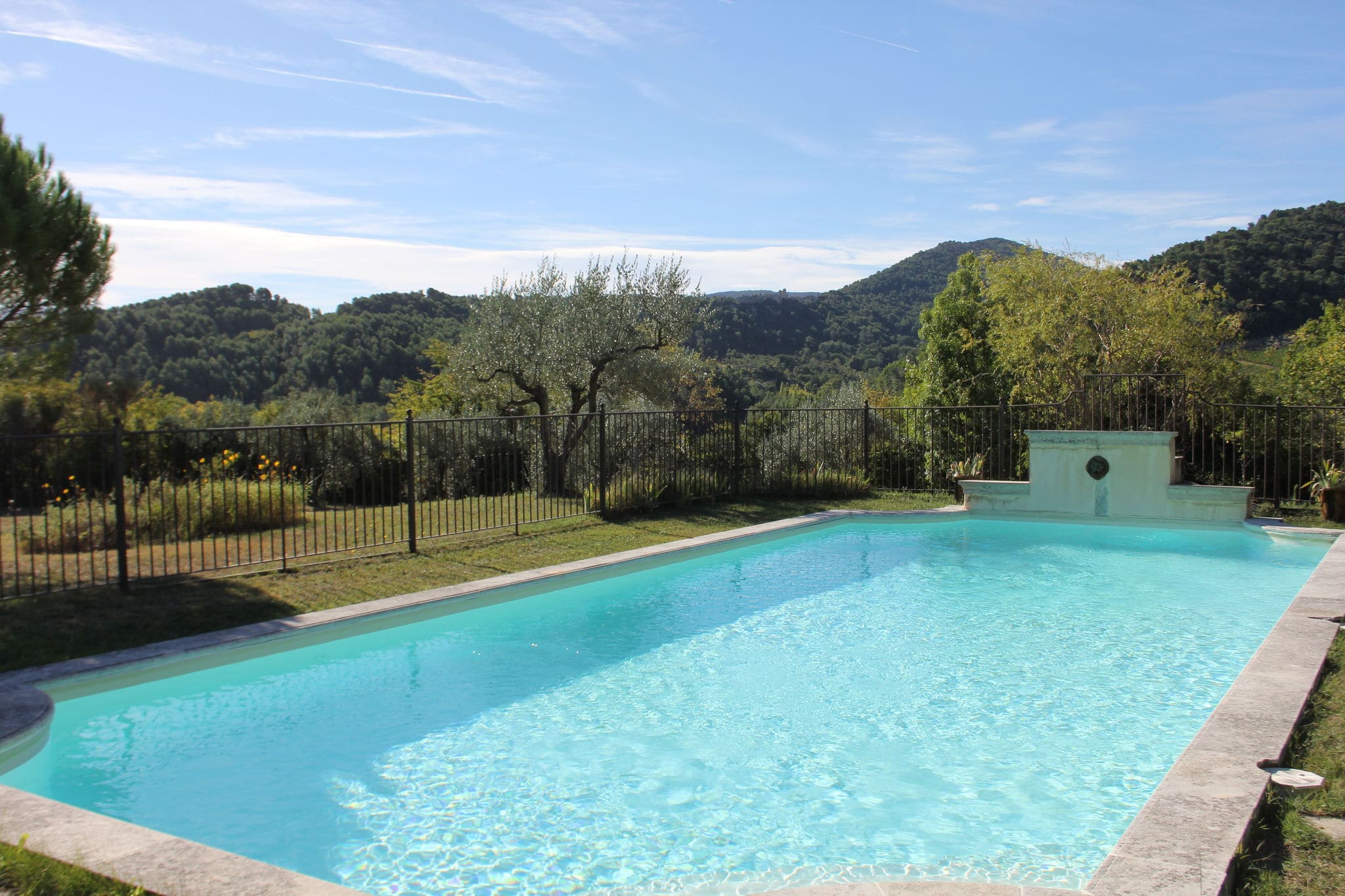 Karakteristiek landhuis op groot privédomein met privé zwembad, nabij Ventoux